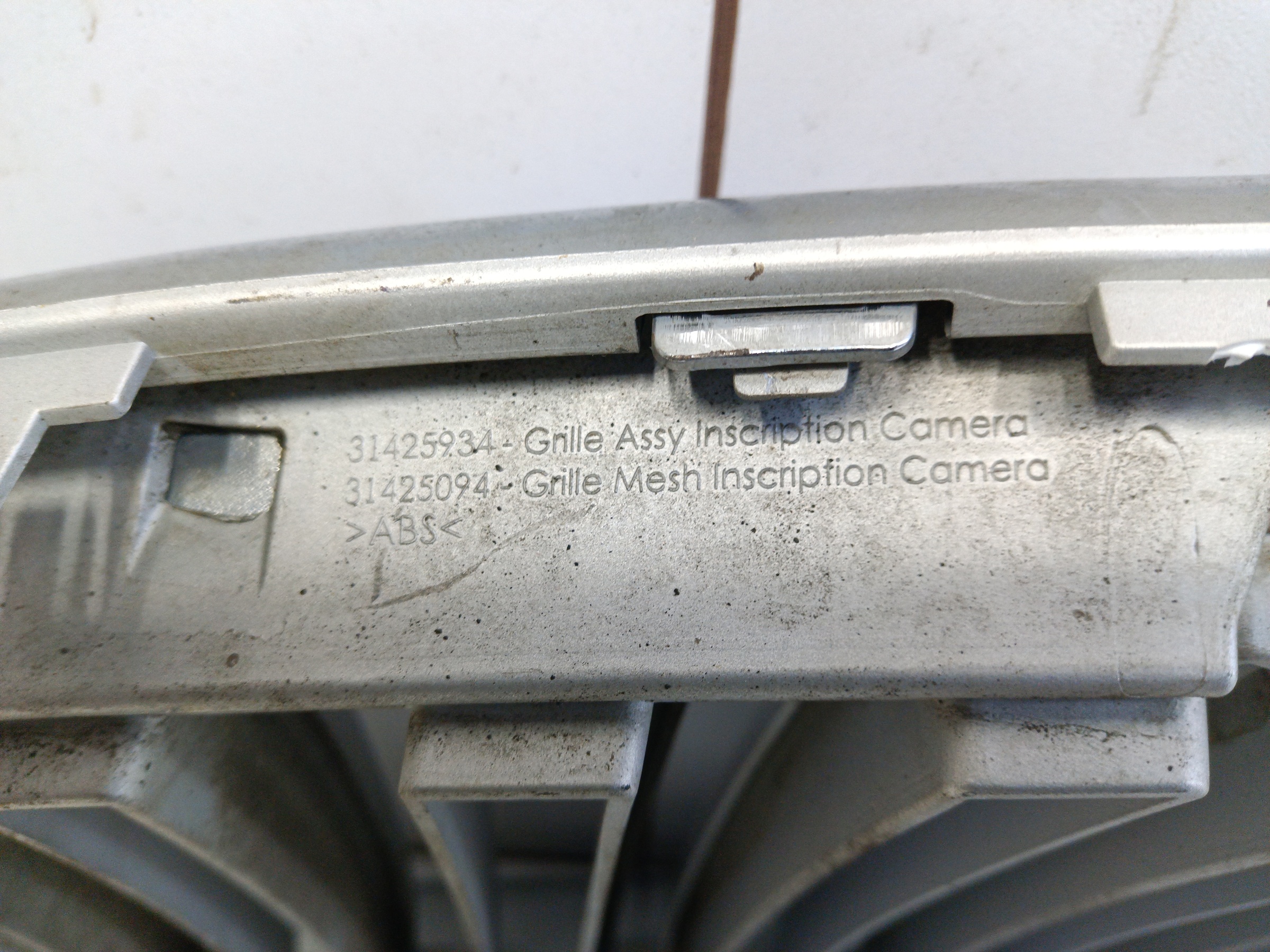 Решетка радиатора Volvo XC90 2 под камеру