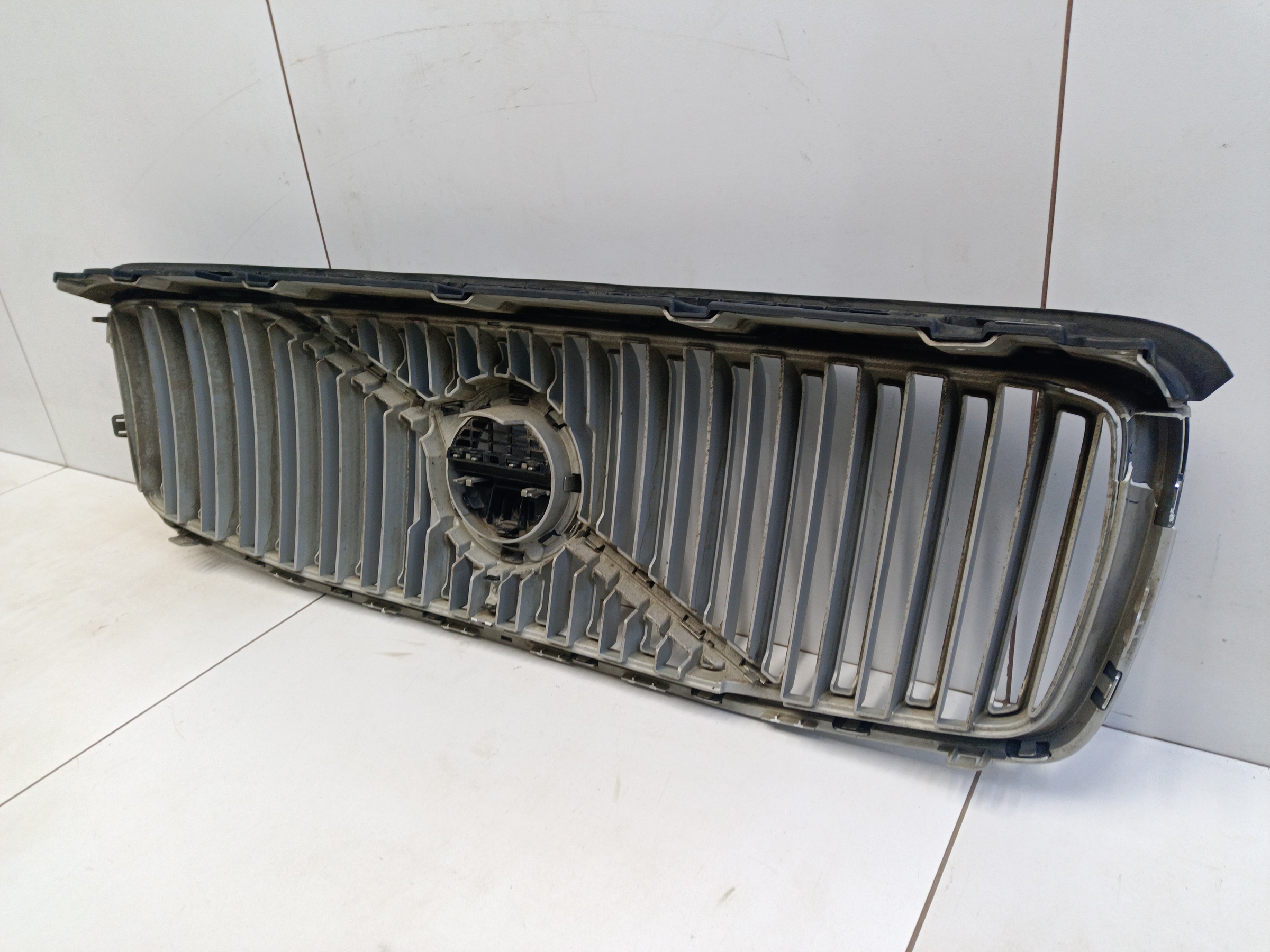 Решетка радиатора Volvo XC90 2 под камеру