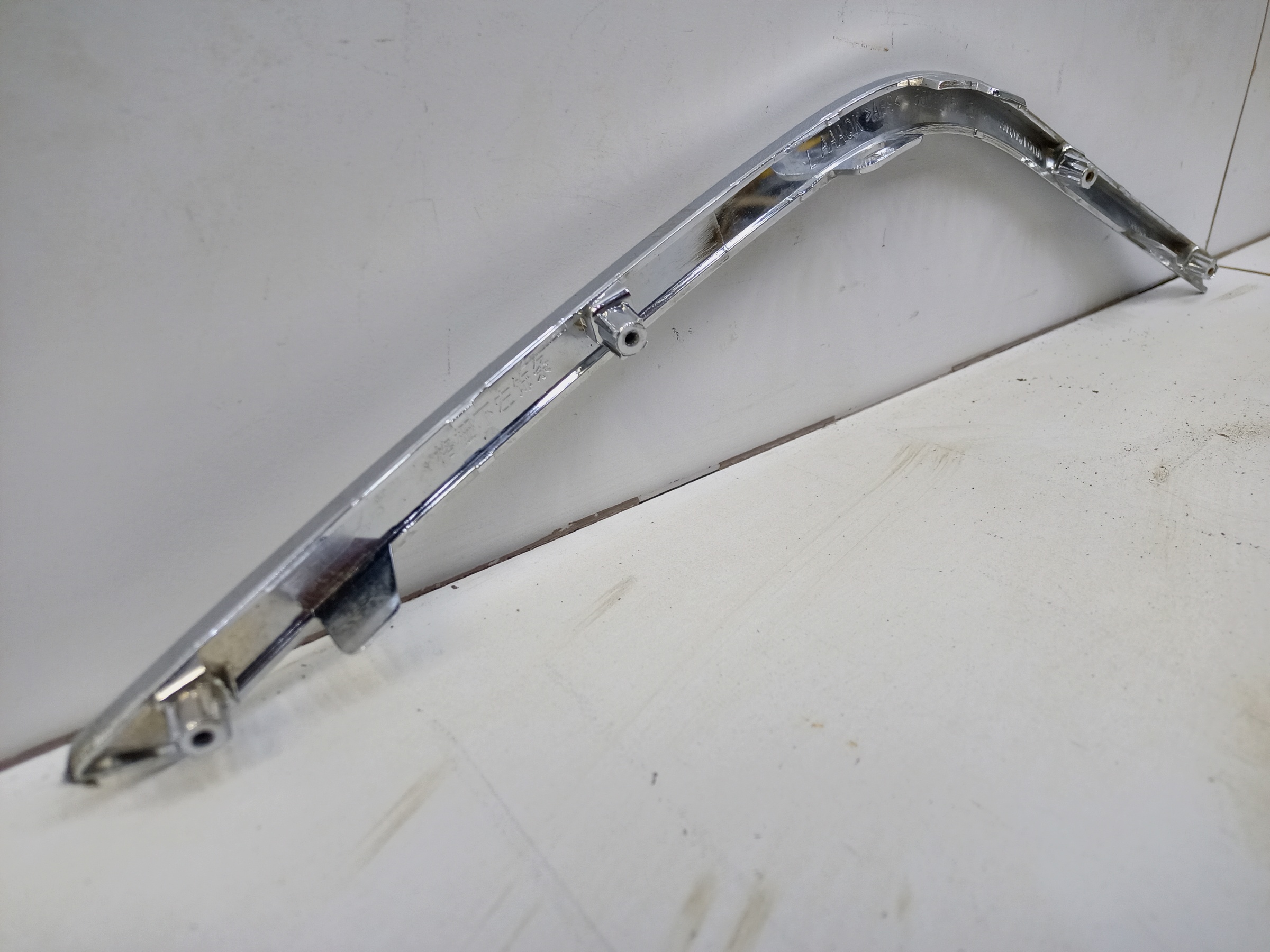 Молдинг хром решетки радиатора левый Haval F7x