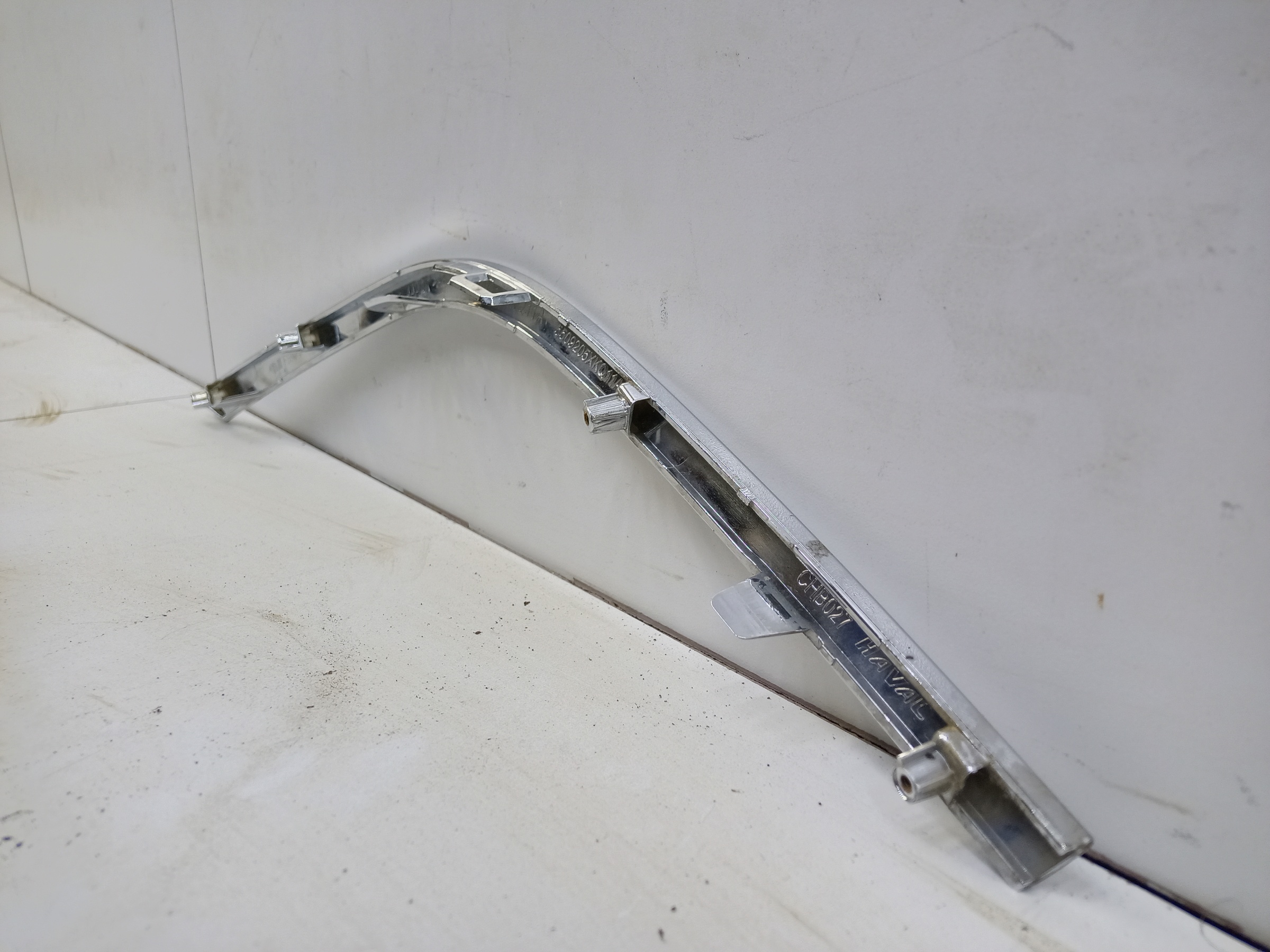 Молдинг хром решетки радиатора левый Haval F7x