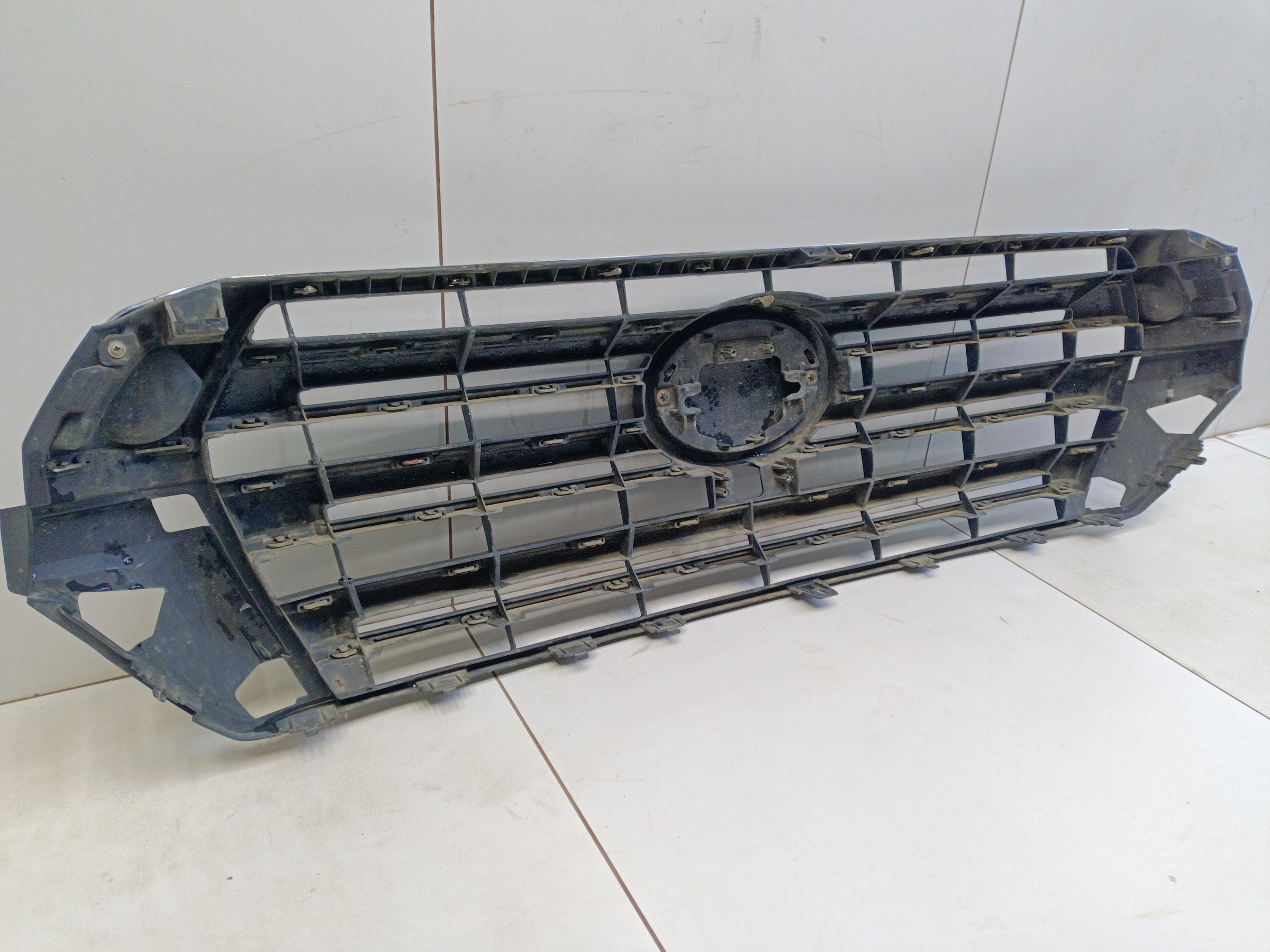 Решетка радиатора Toyota Land Cruiser 200 Restail 2
