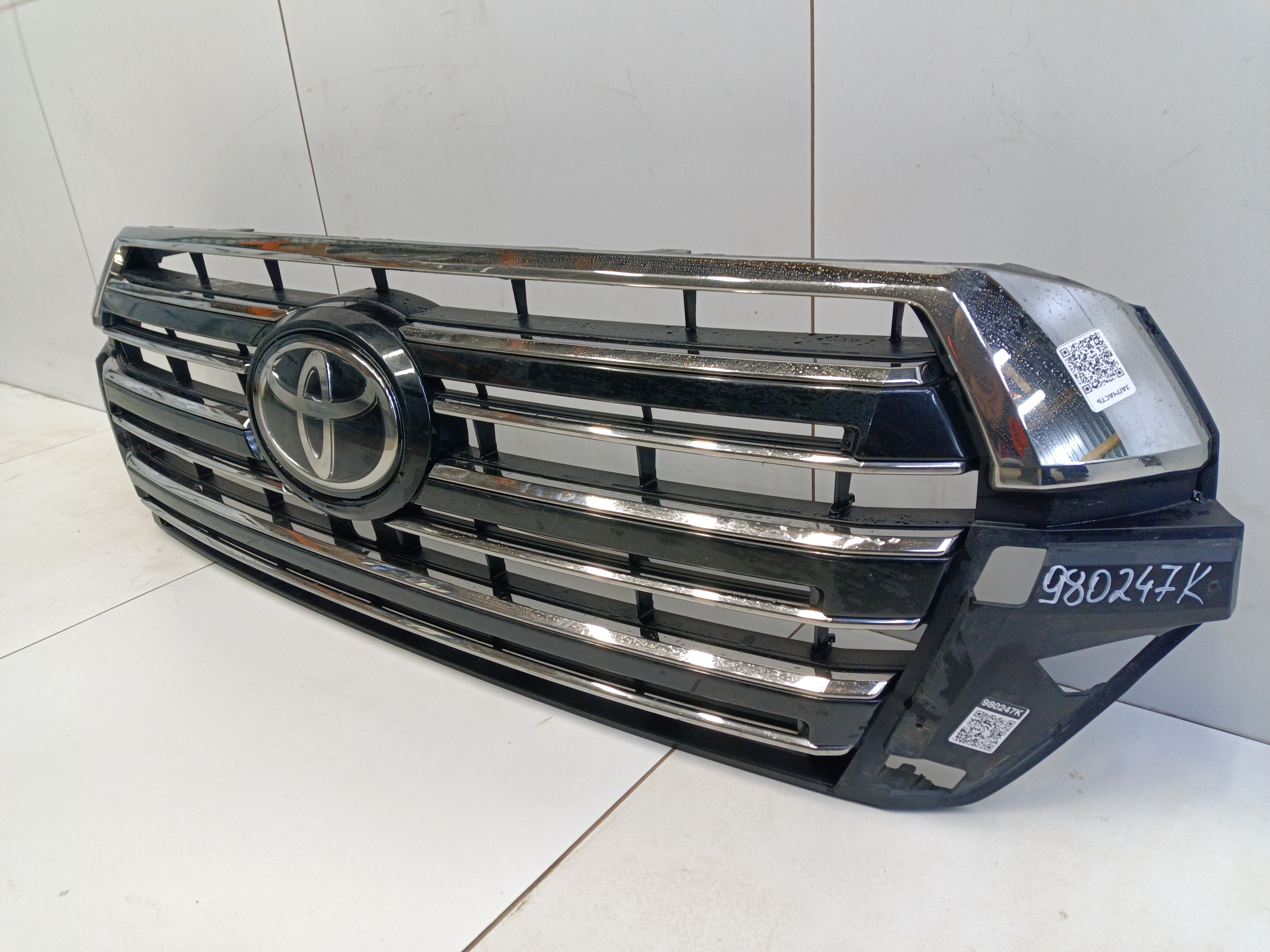 Решетка радиатора Toyota Land Cruiser 200 Restail 2
