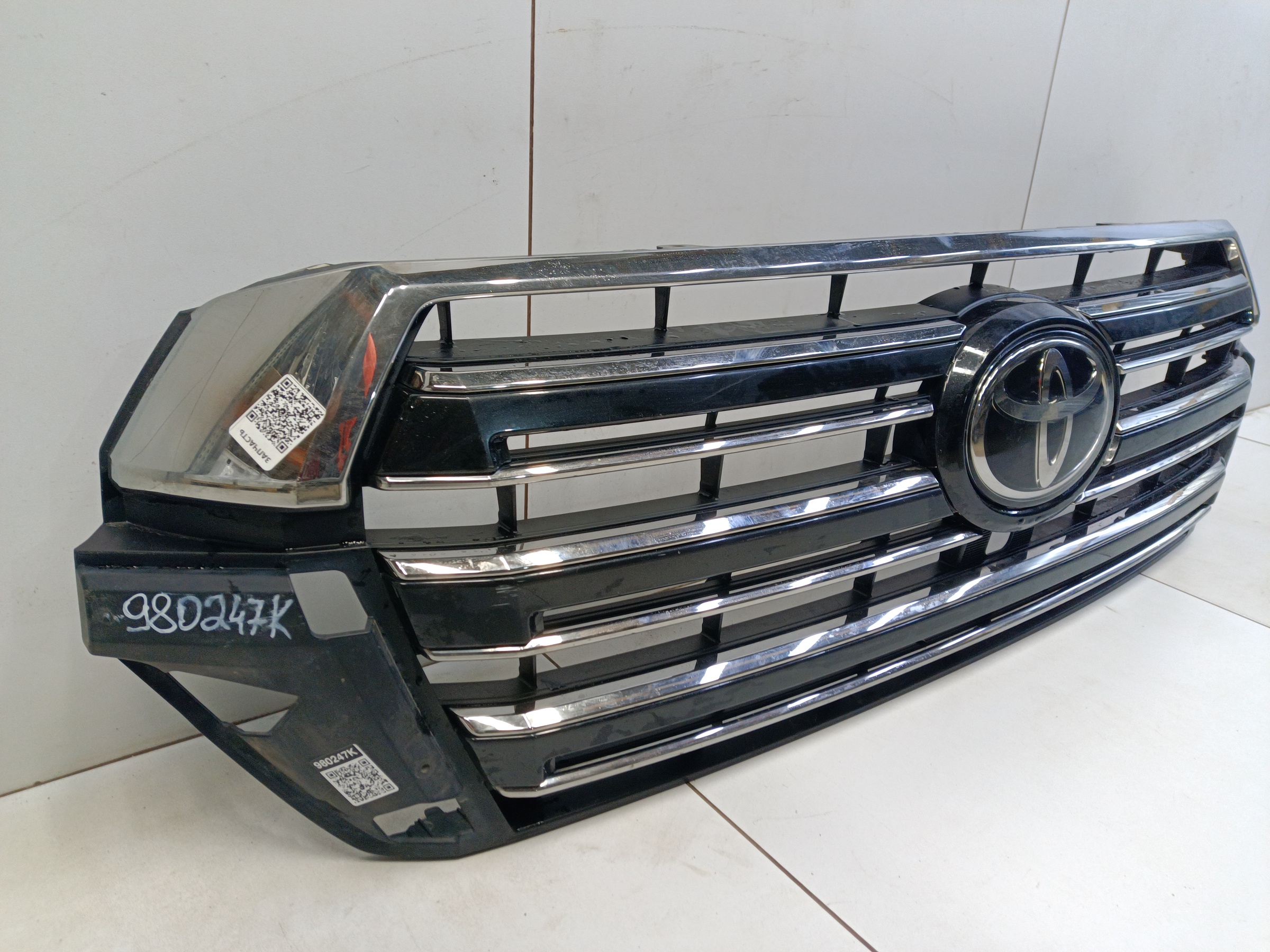 Решетка радиатора Toyota Land Cruiser 200 Restail 2