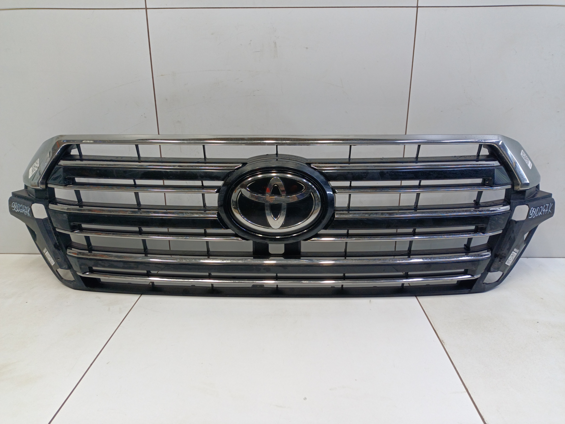 Решетка радиатора Toyota Land Cruiser 200 Restail 2
