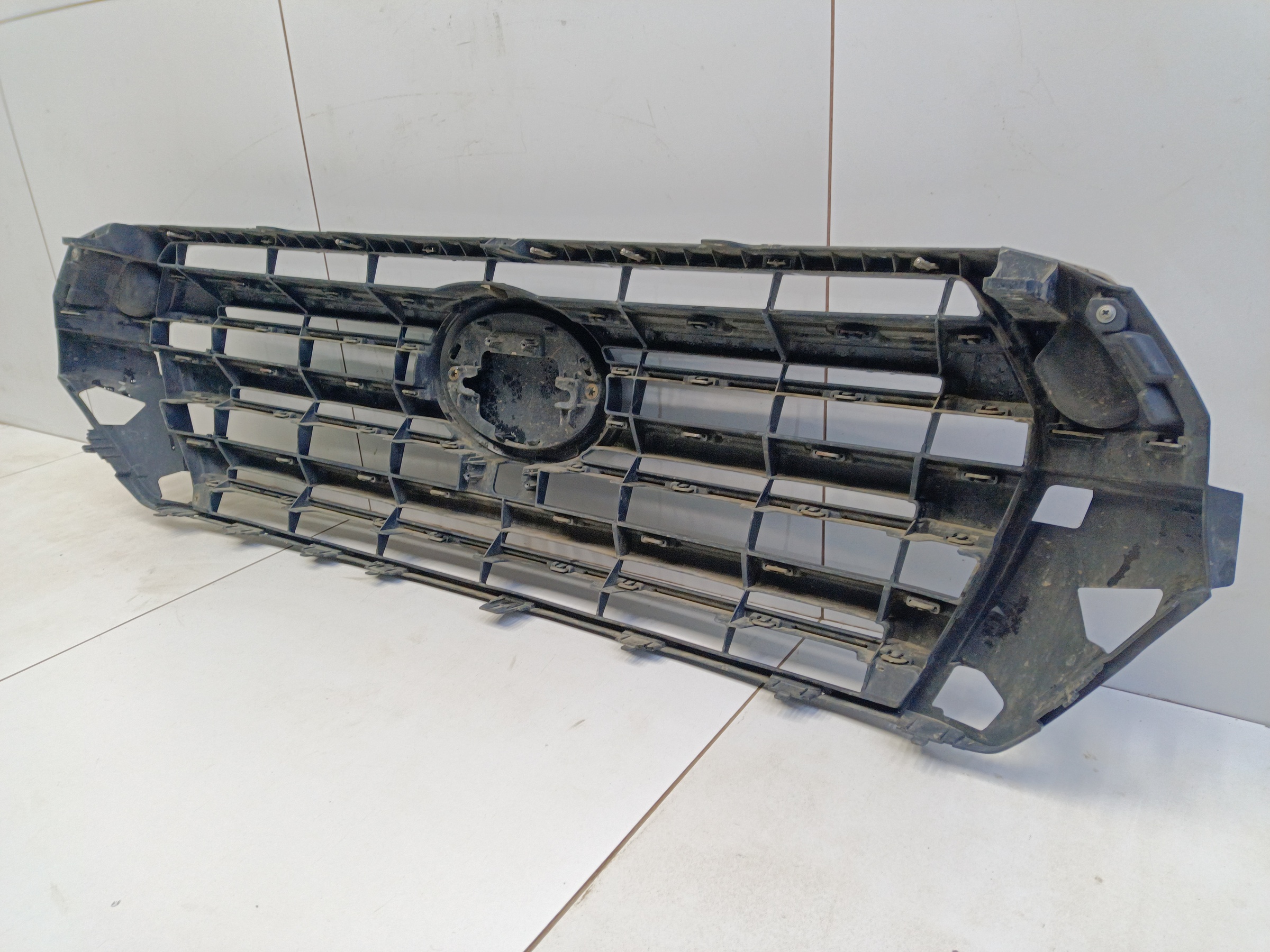 Решетка радиатора Toyota Land Cruiser 200 Restail 2