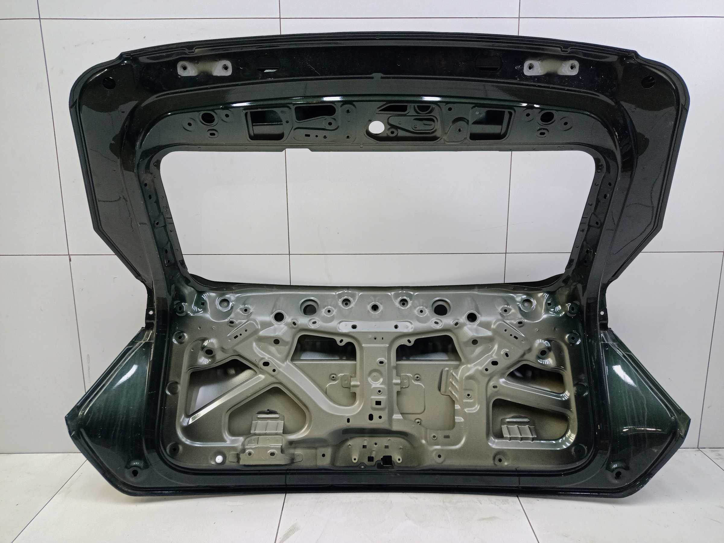 Крышка багажника Geely Atlas 2