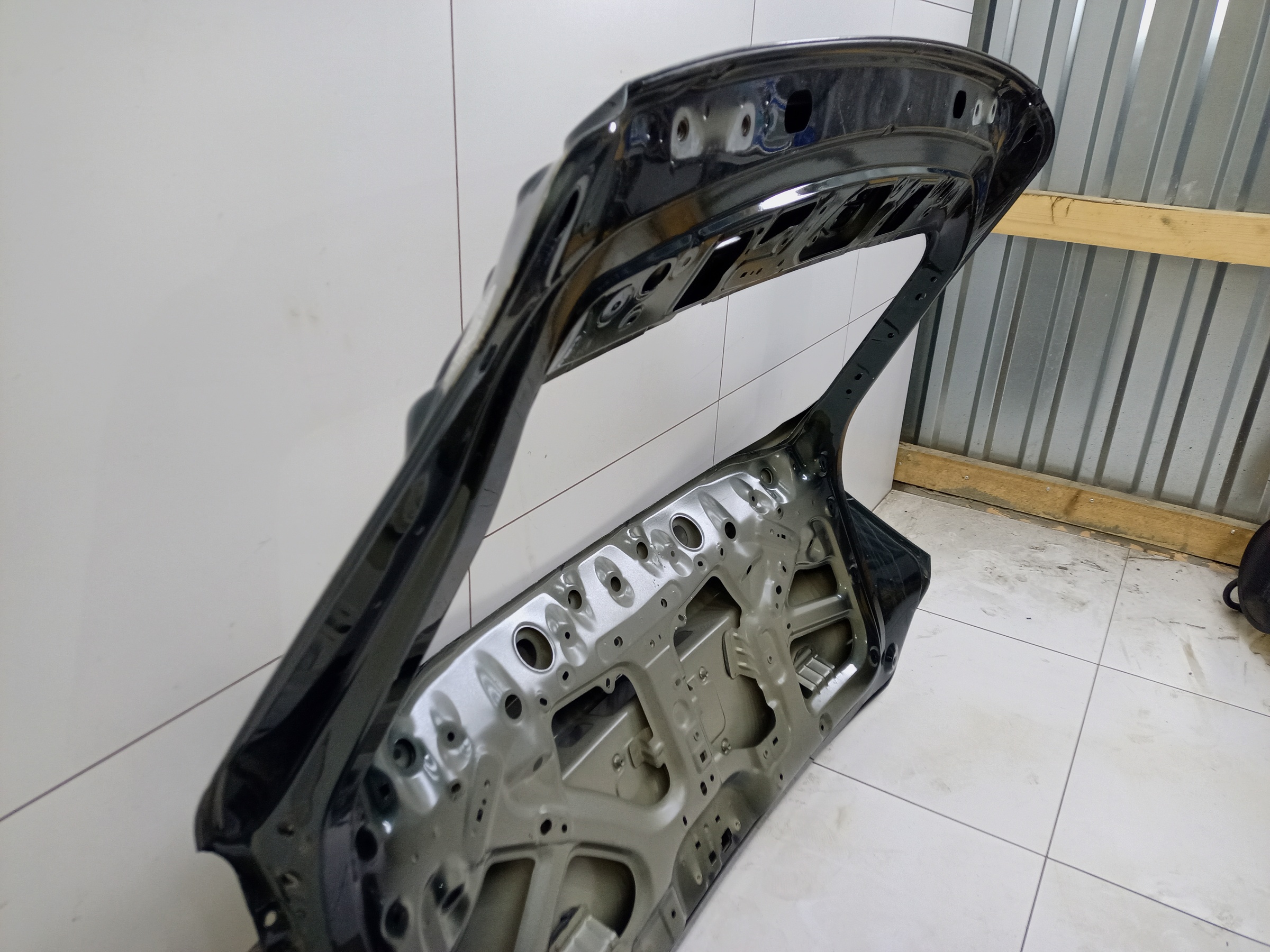 Крышка багажника Geely Atlas 2