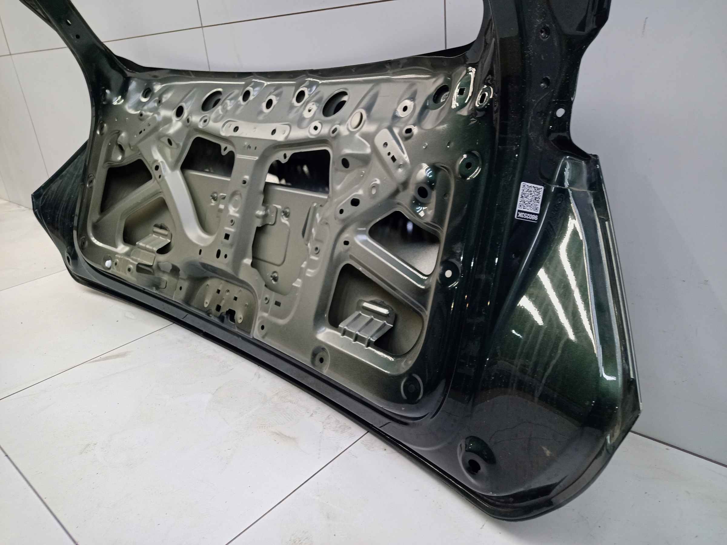 Крышка багажника Geely Atlas 2