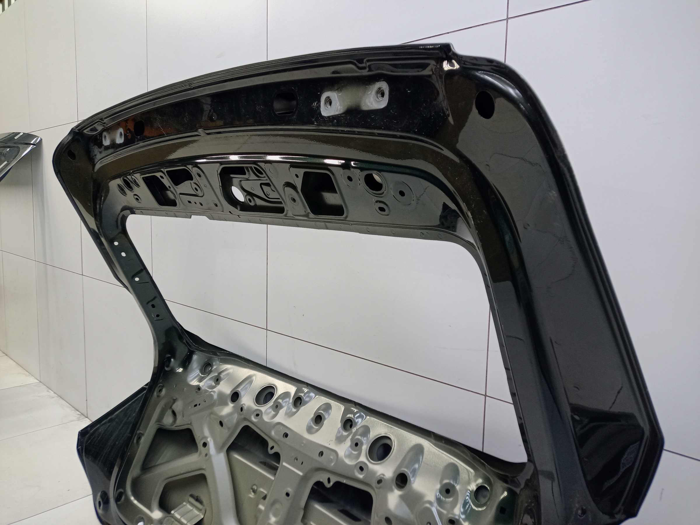 Крышка багажника Geely Atlas 2