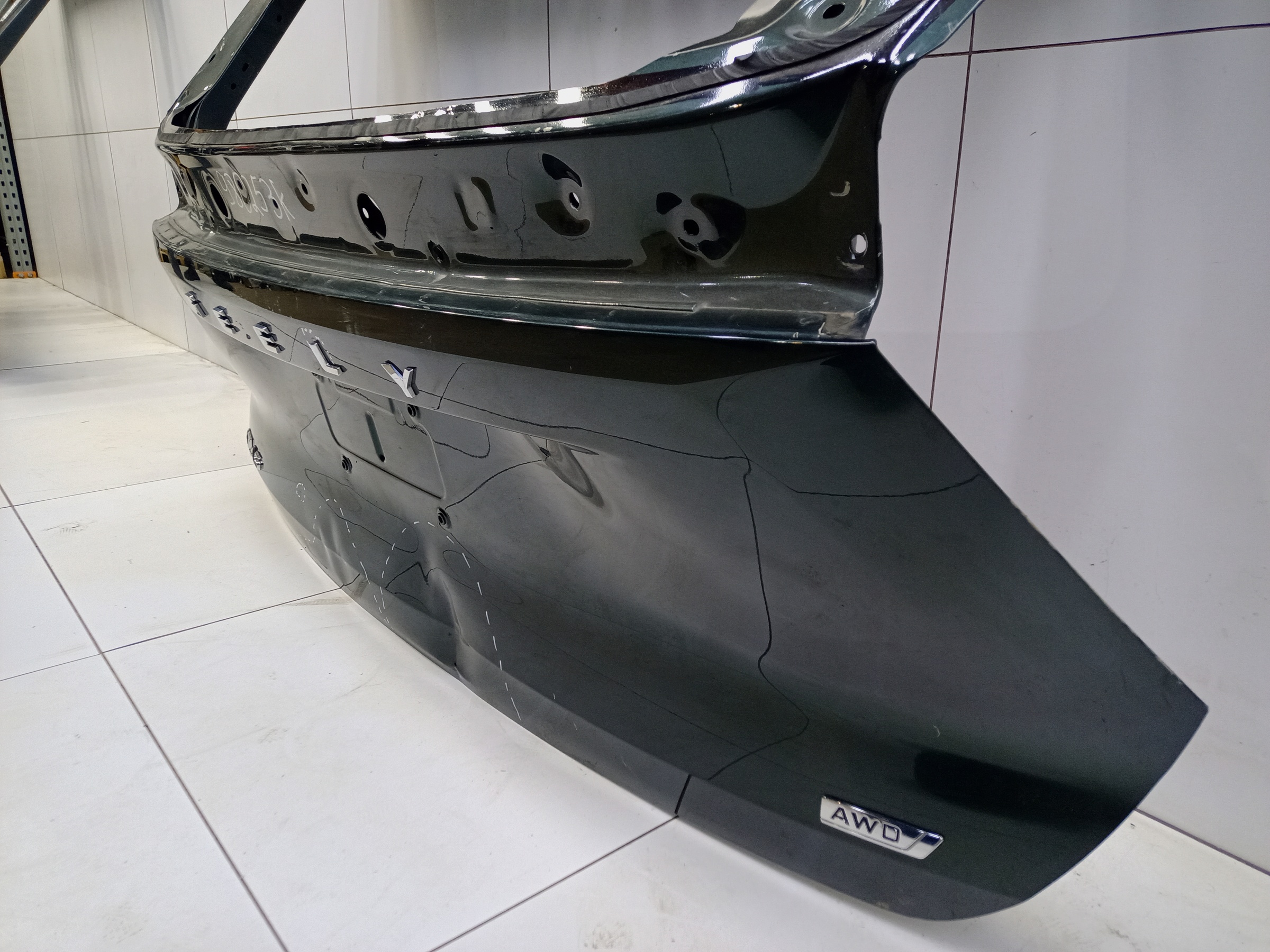 Крышка багажника Geely Atlas 2