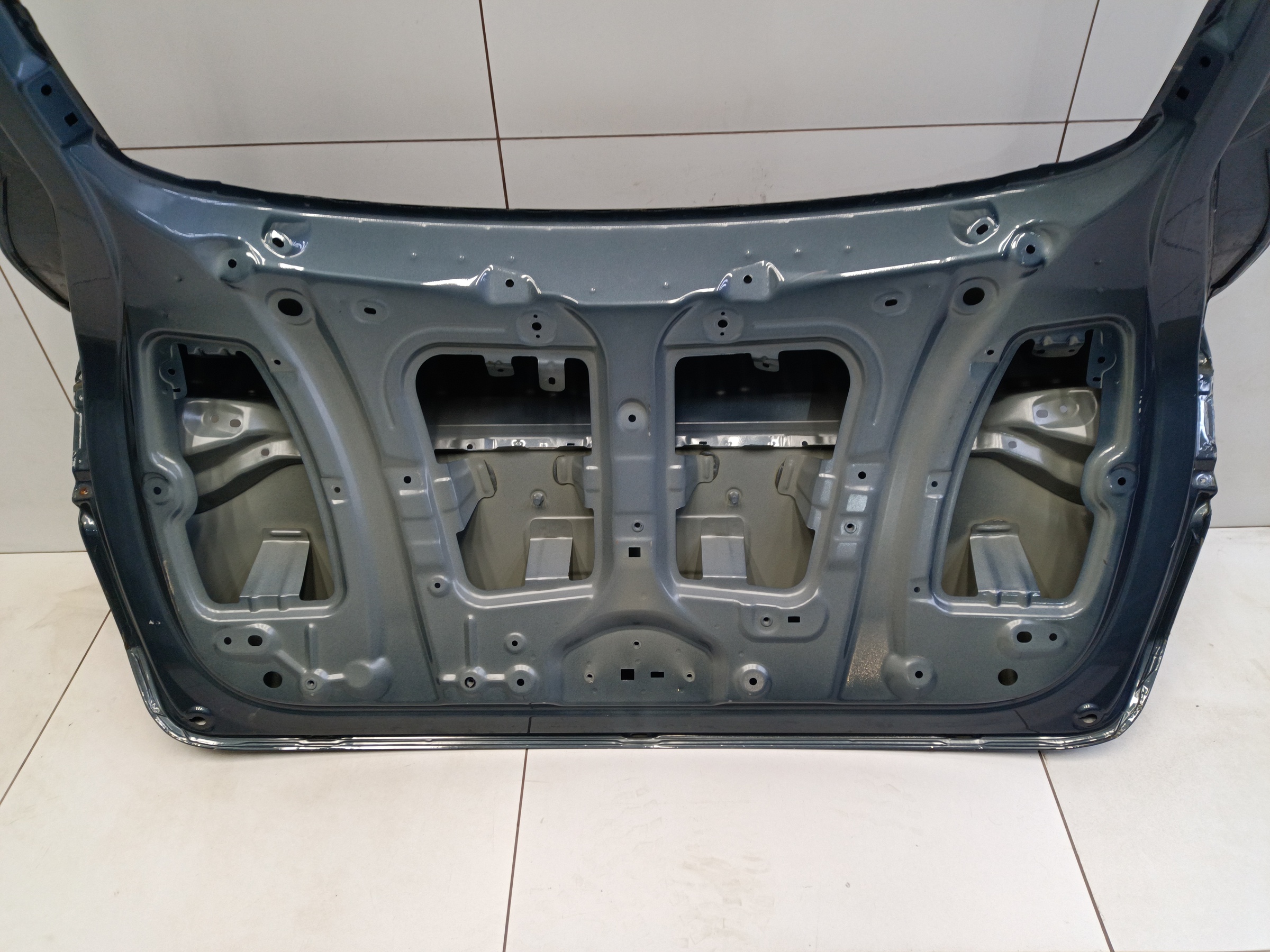 Крышка багажника Geely Tugella