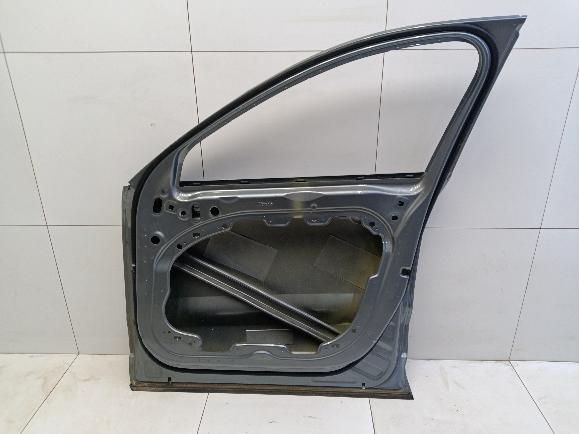 Дверь передняя правая Volvo XC60 2