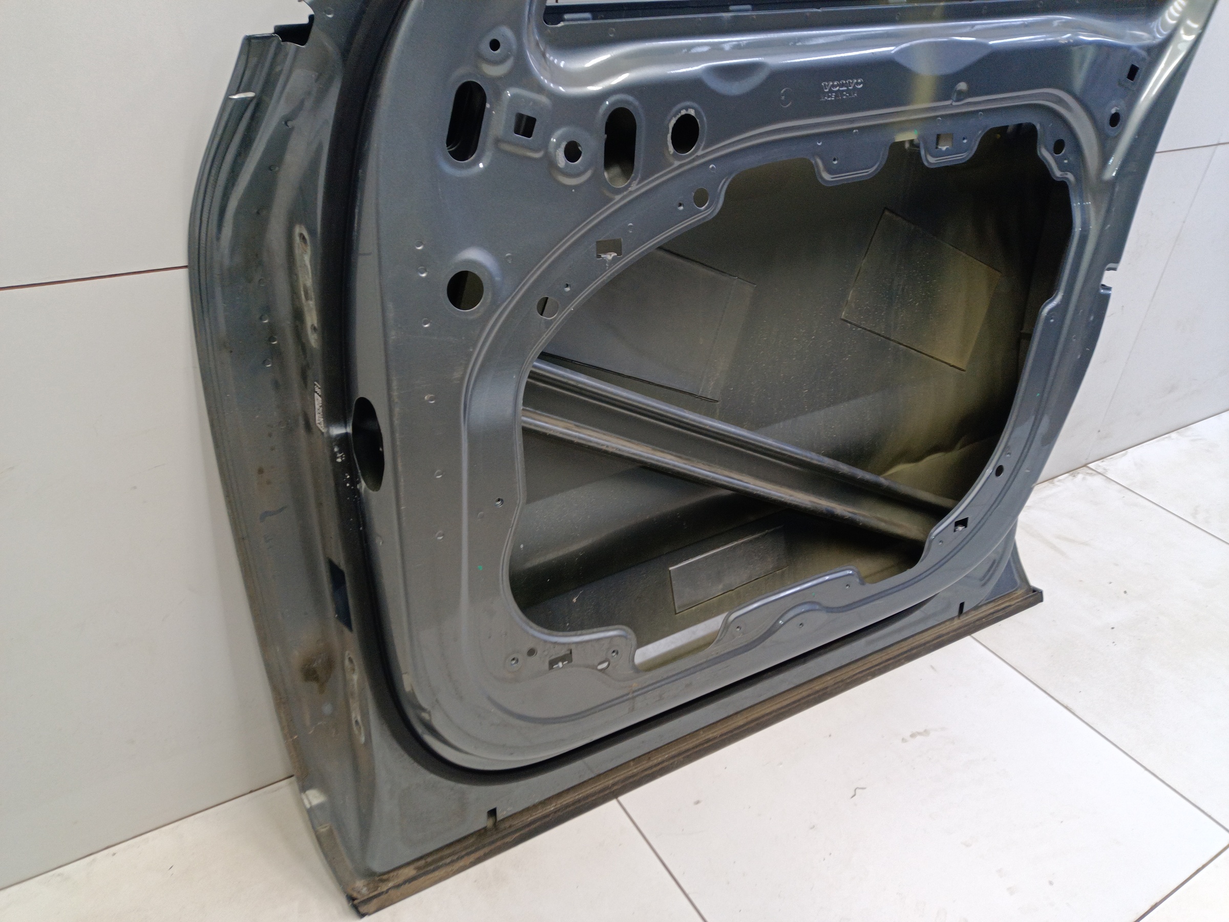 Дверь передняя правая Volvo XC60 2