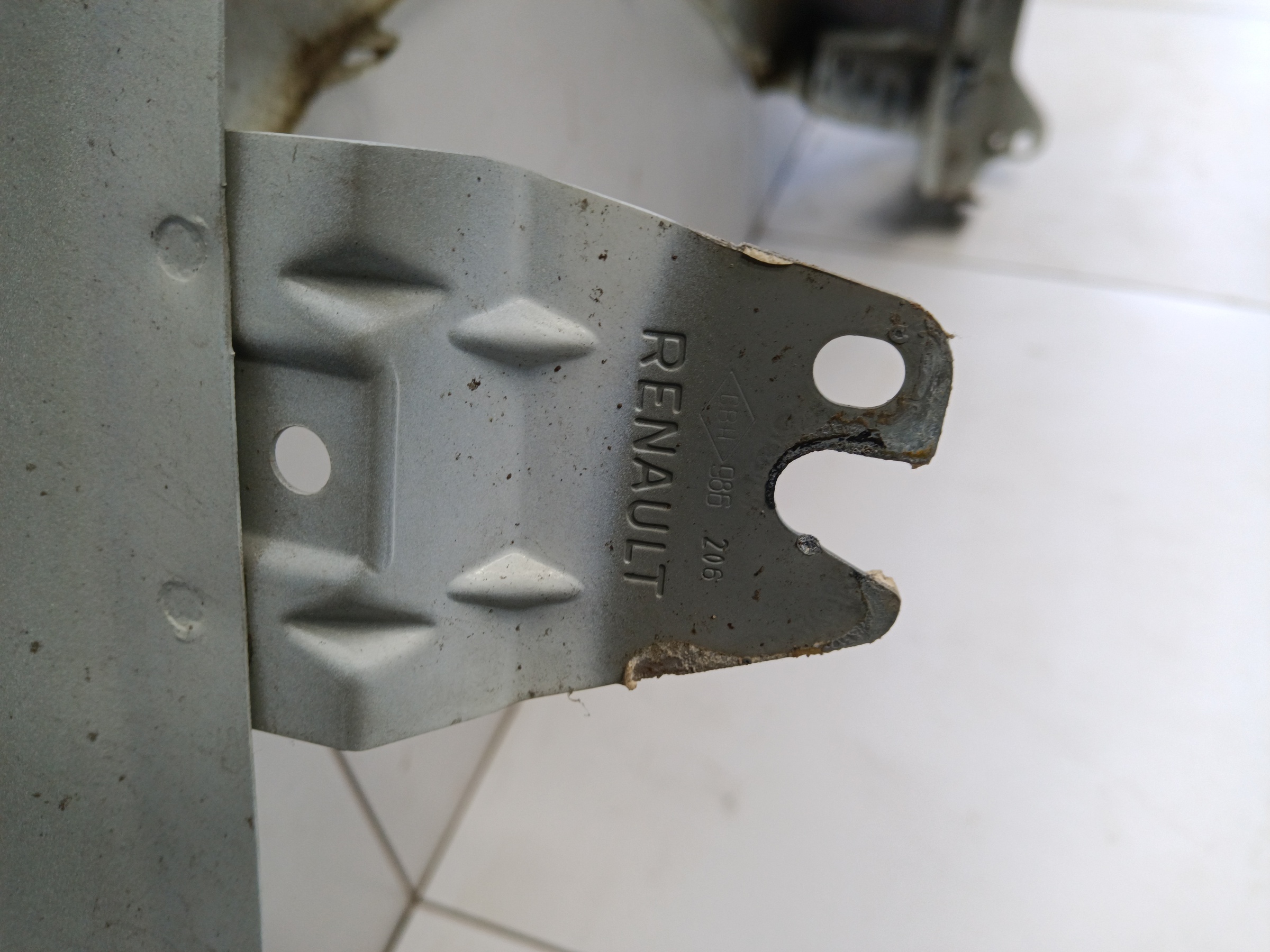 Крыло переднее левое Renault Duster 1