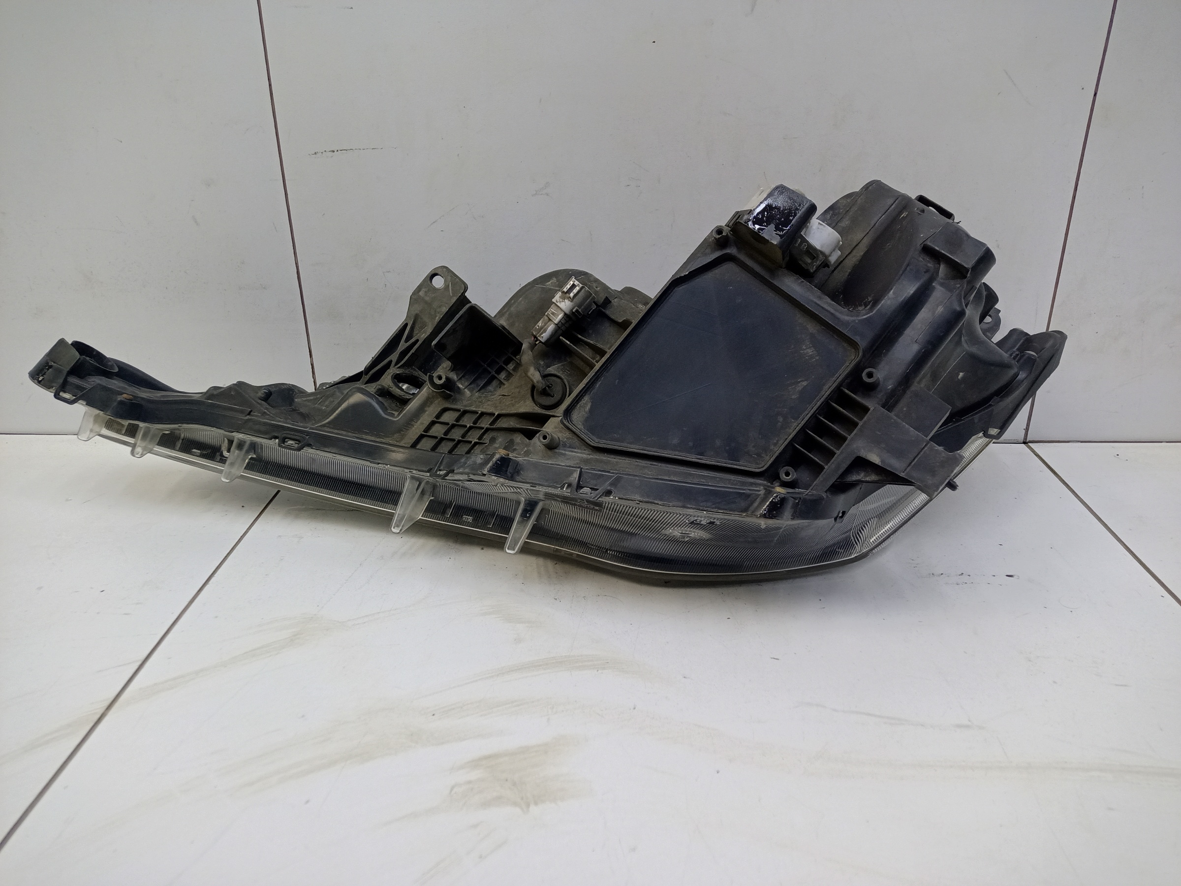 Фара передняя правая Toyota RAV4 CA40 ксенон