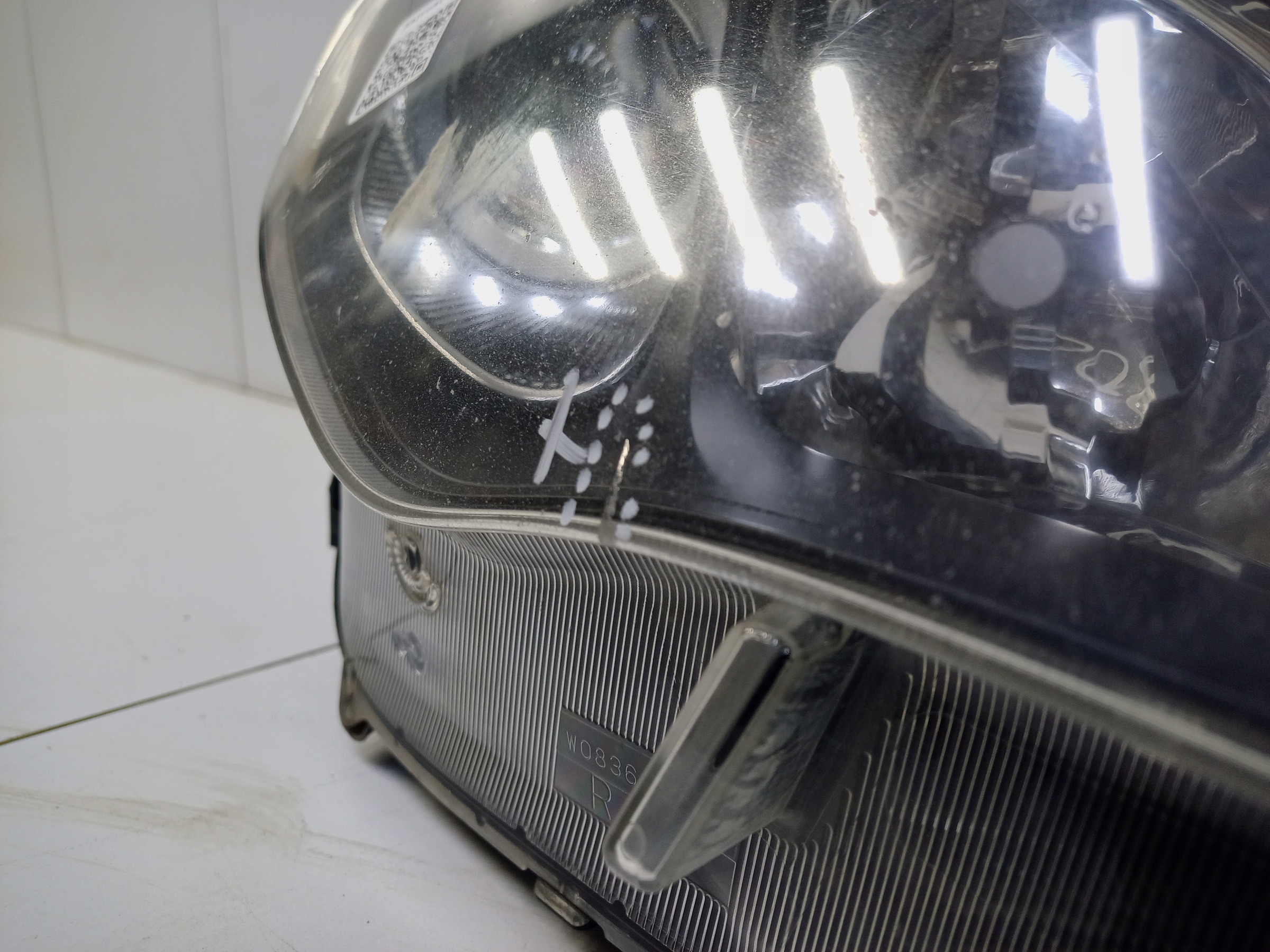 Фара передняя правая Toyota RAV4 CA40 ксенон