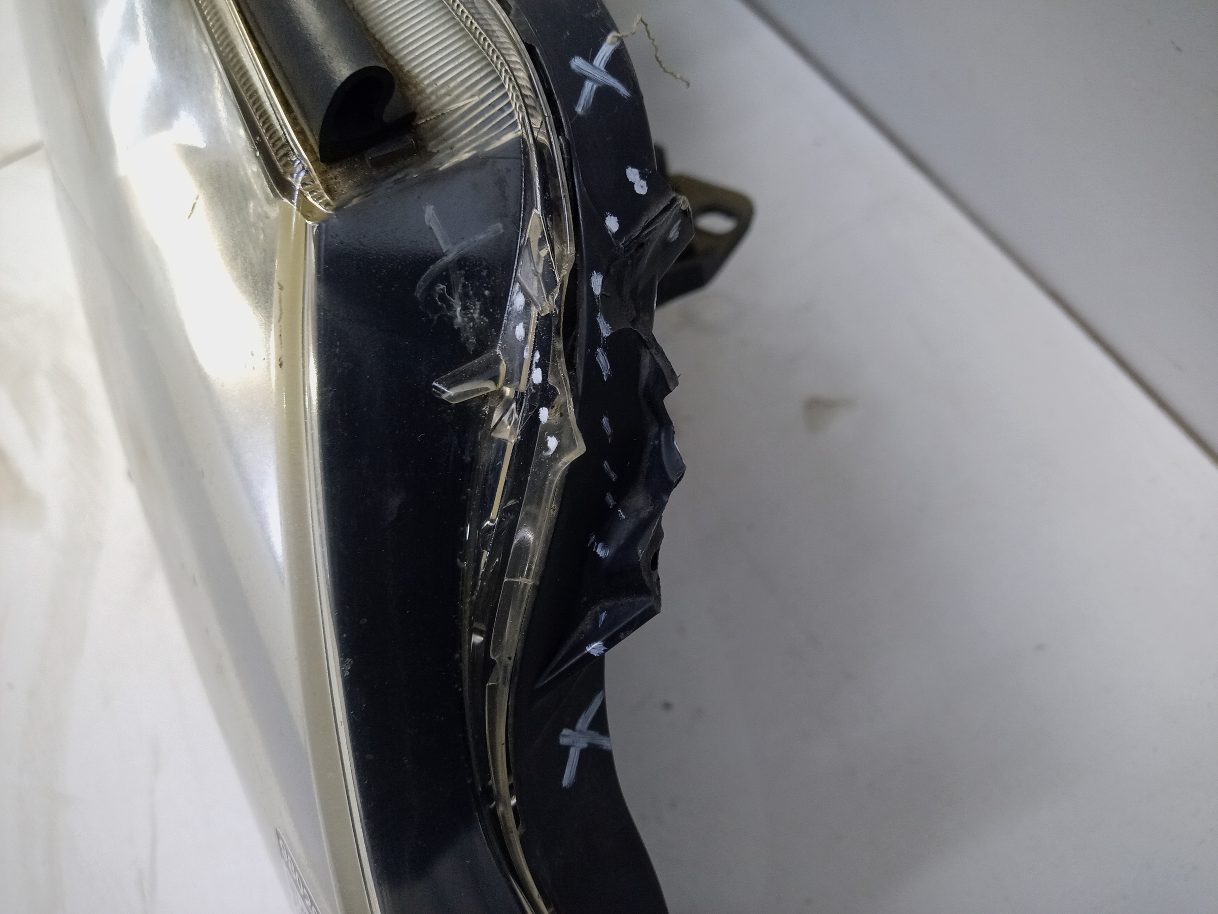 Фара передняя правая Toyota RAV4 CA40 ксенон