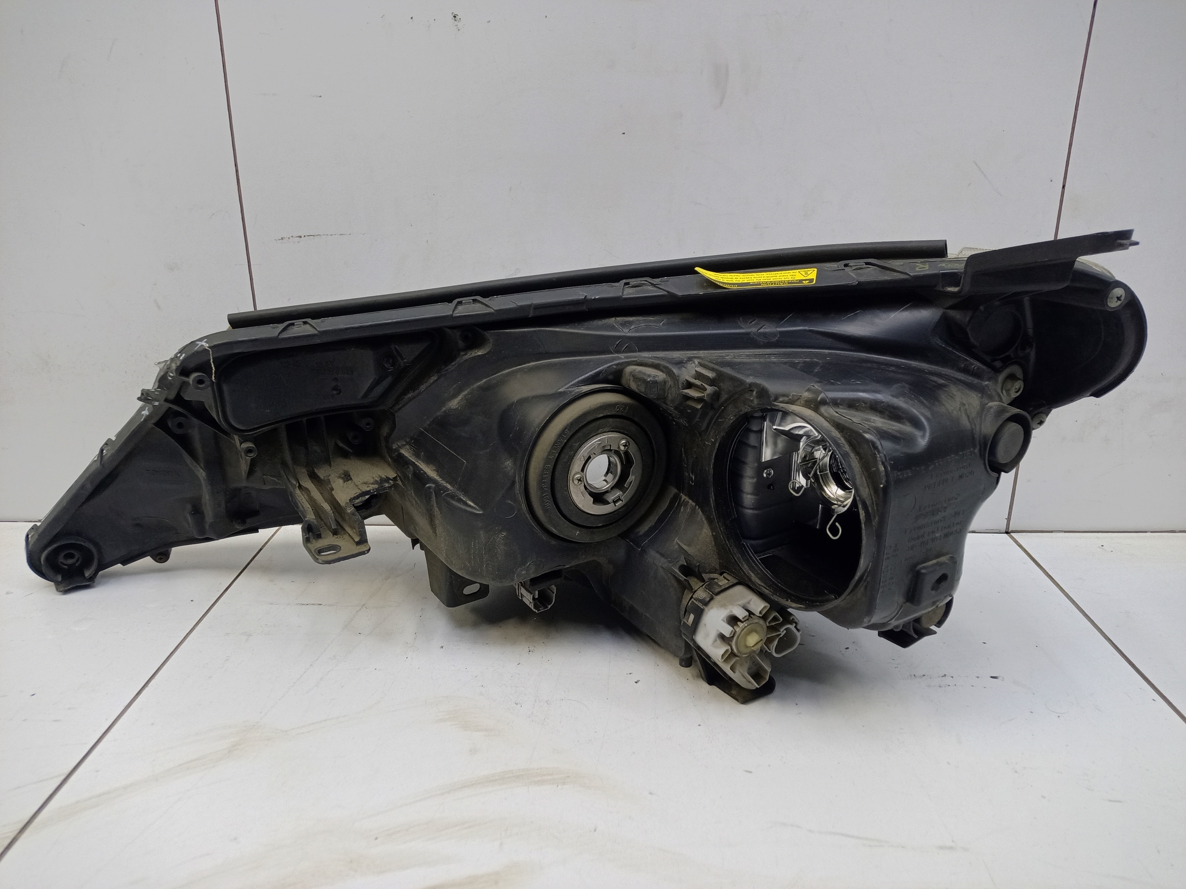 Фара передняя правая Toyota RAV4 CA40 ксенон