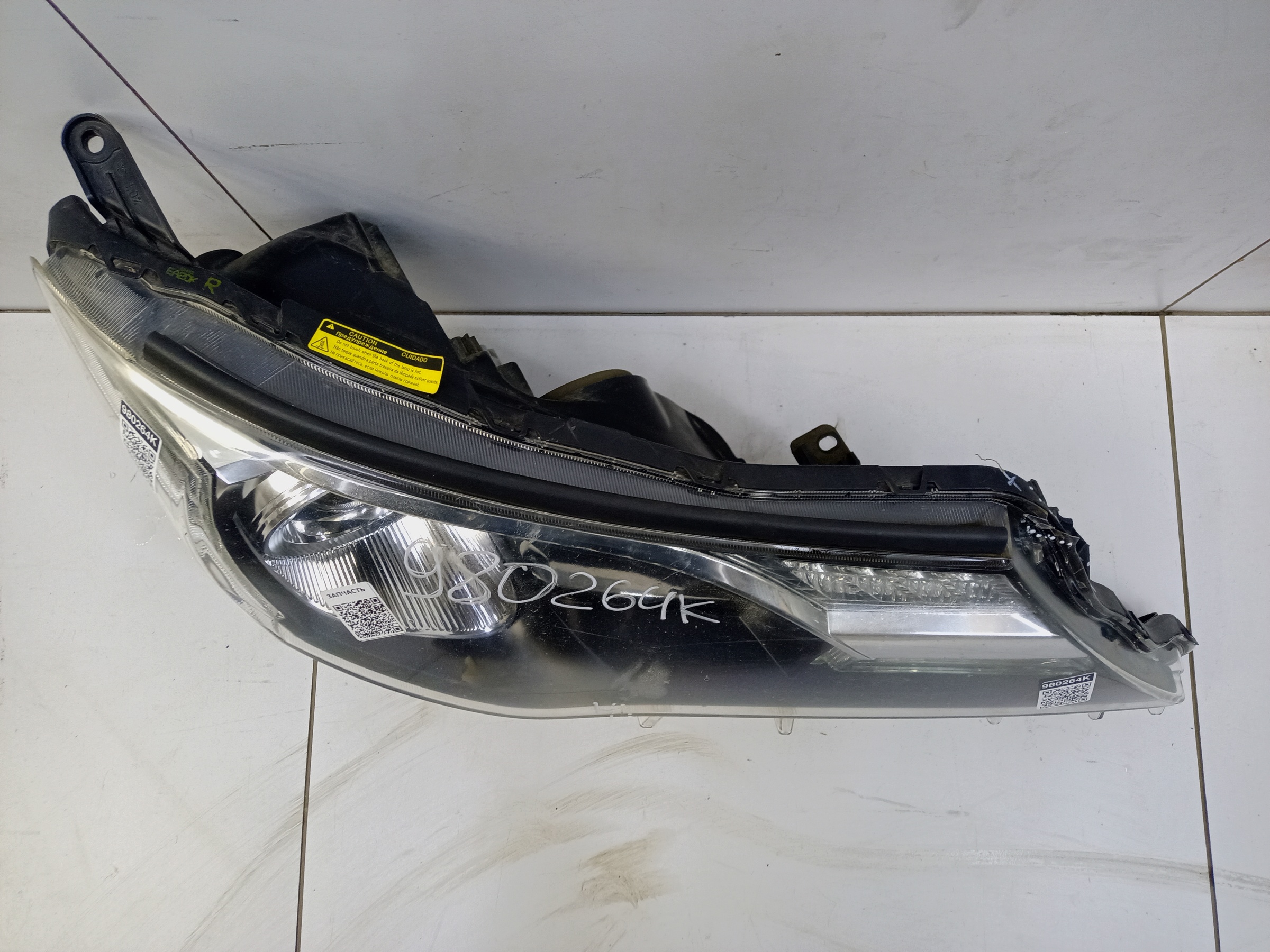 Фара передняя правая Toyota RAV4 CA40 ксенон