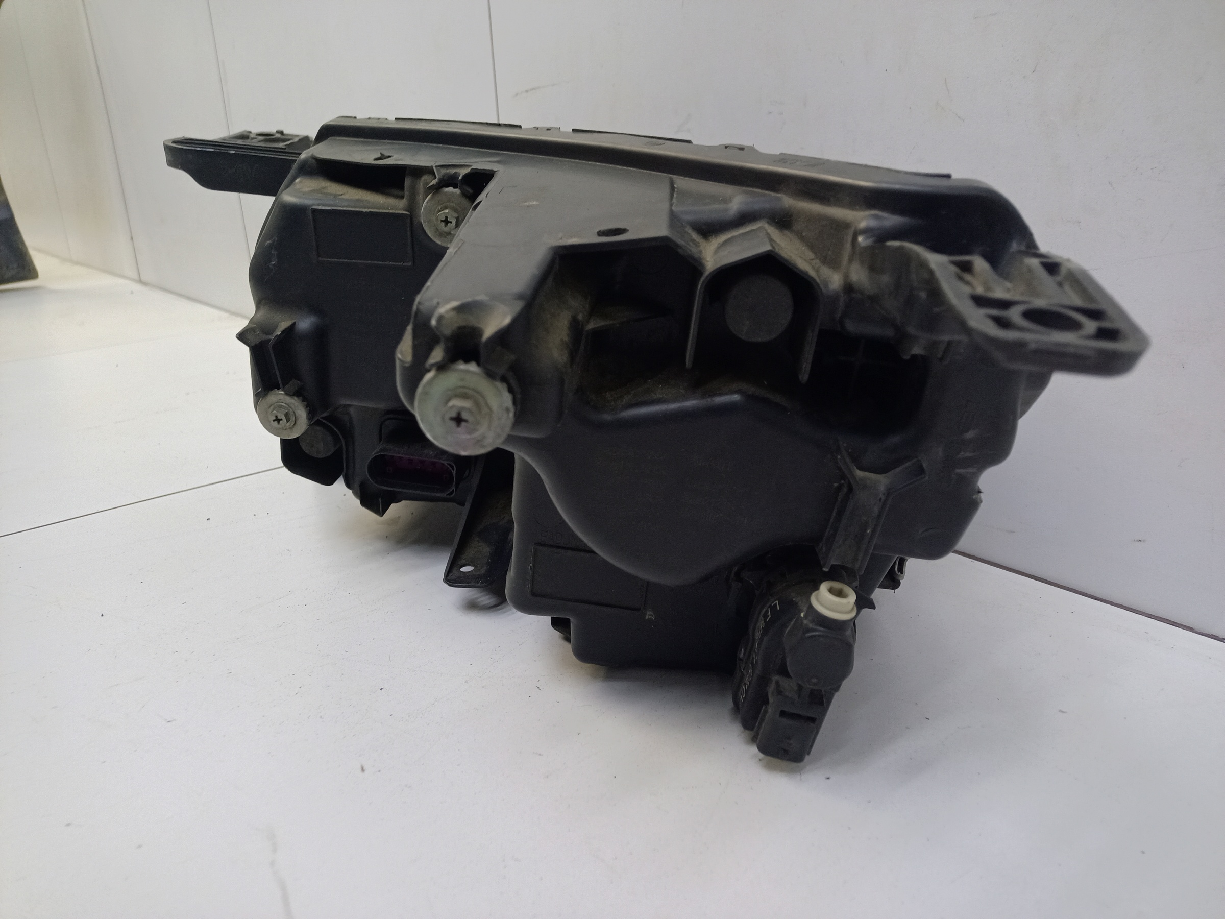 Фара передняя правая Geely Coolray LED