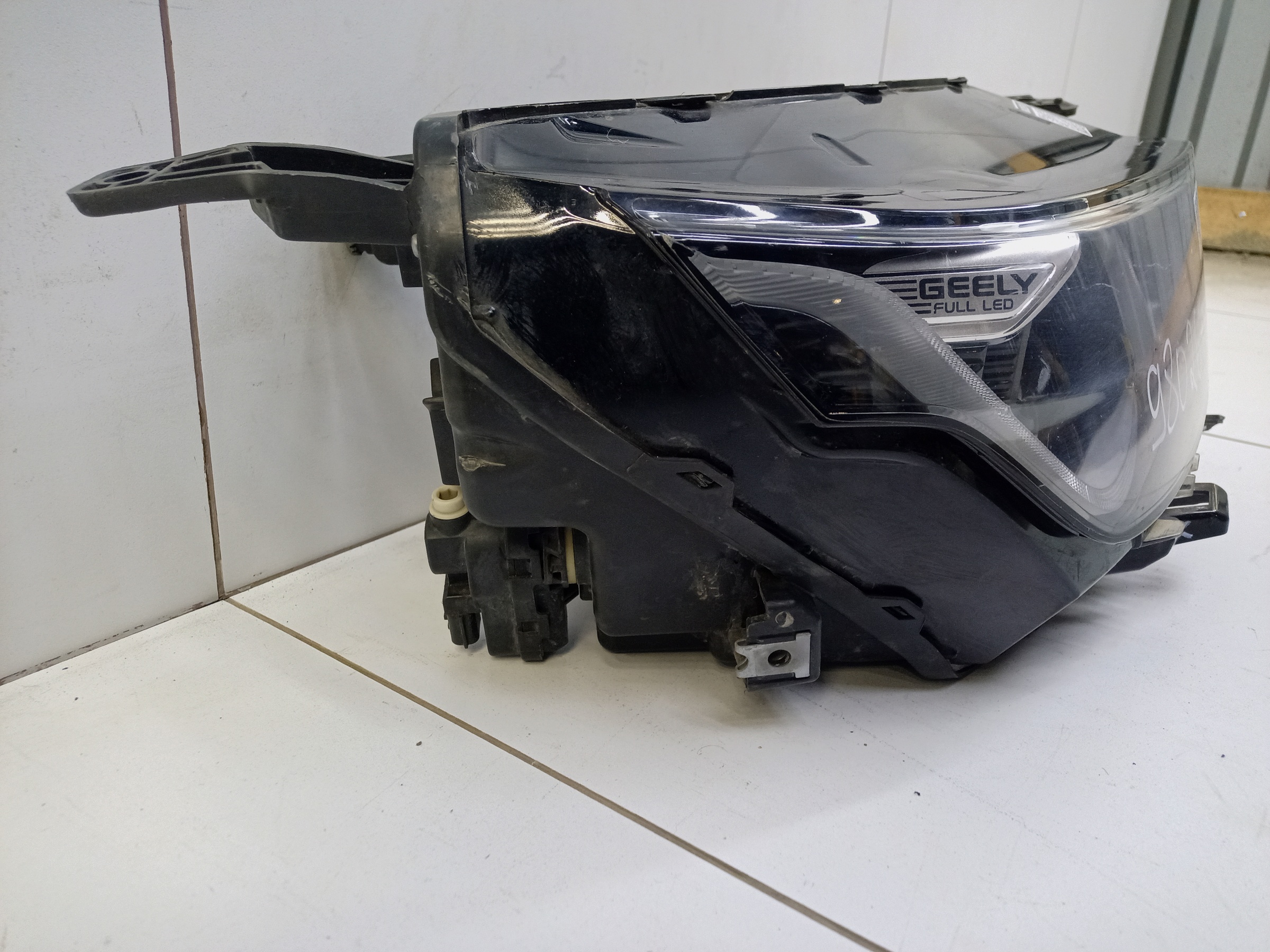 Фара передняя правая Geely Coolray LED