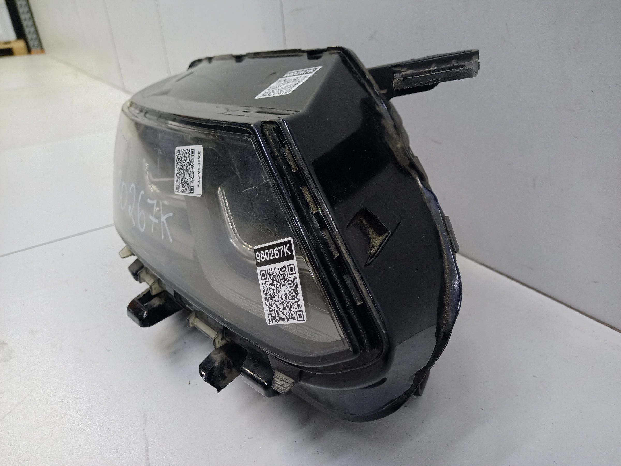 Фара передняя правая Geely Coolray LED