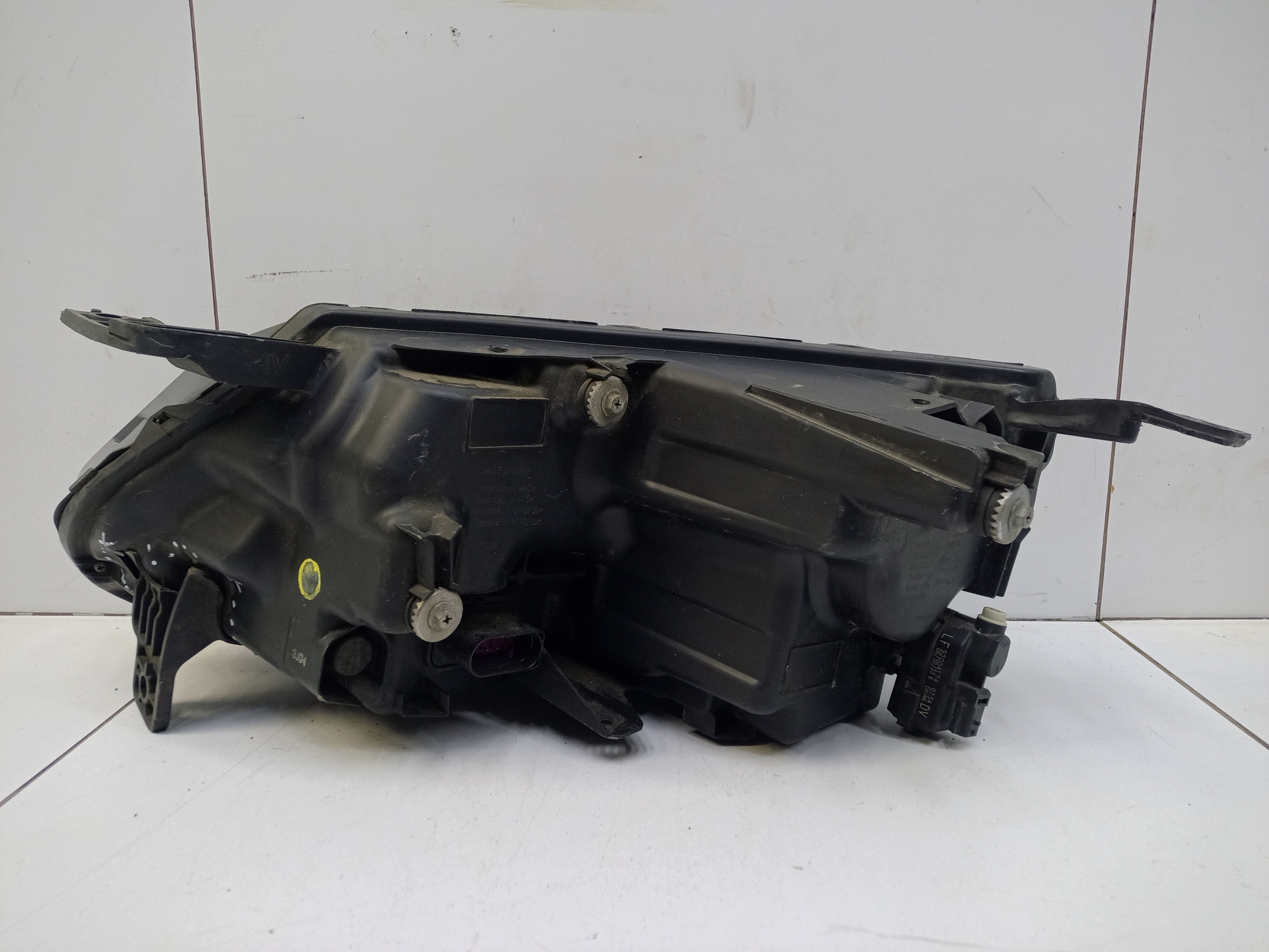 Фара передняя правая Geely Coolray LED