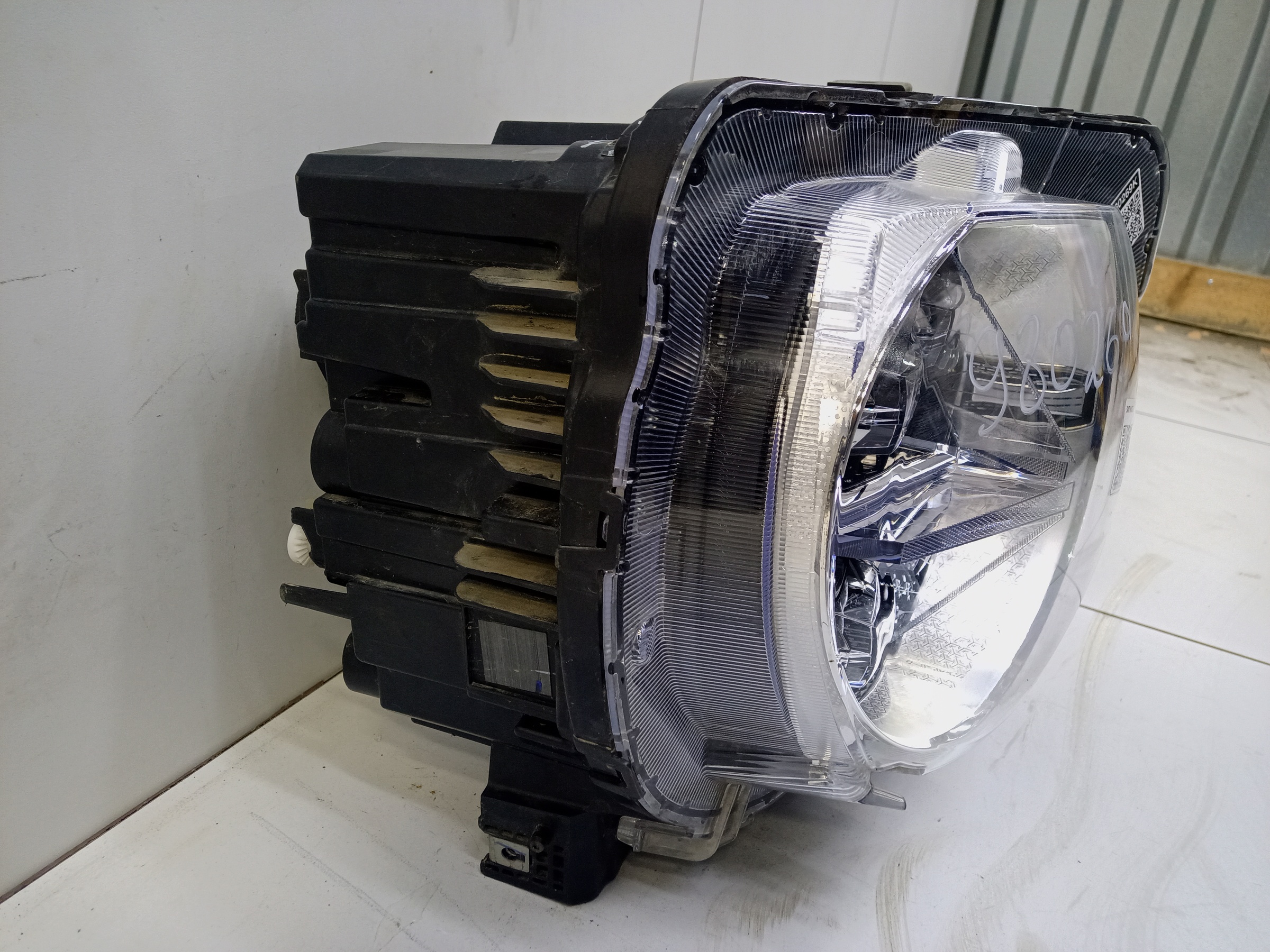 Фара передняя правая Haval H3 LED