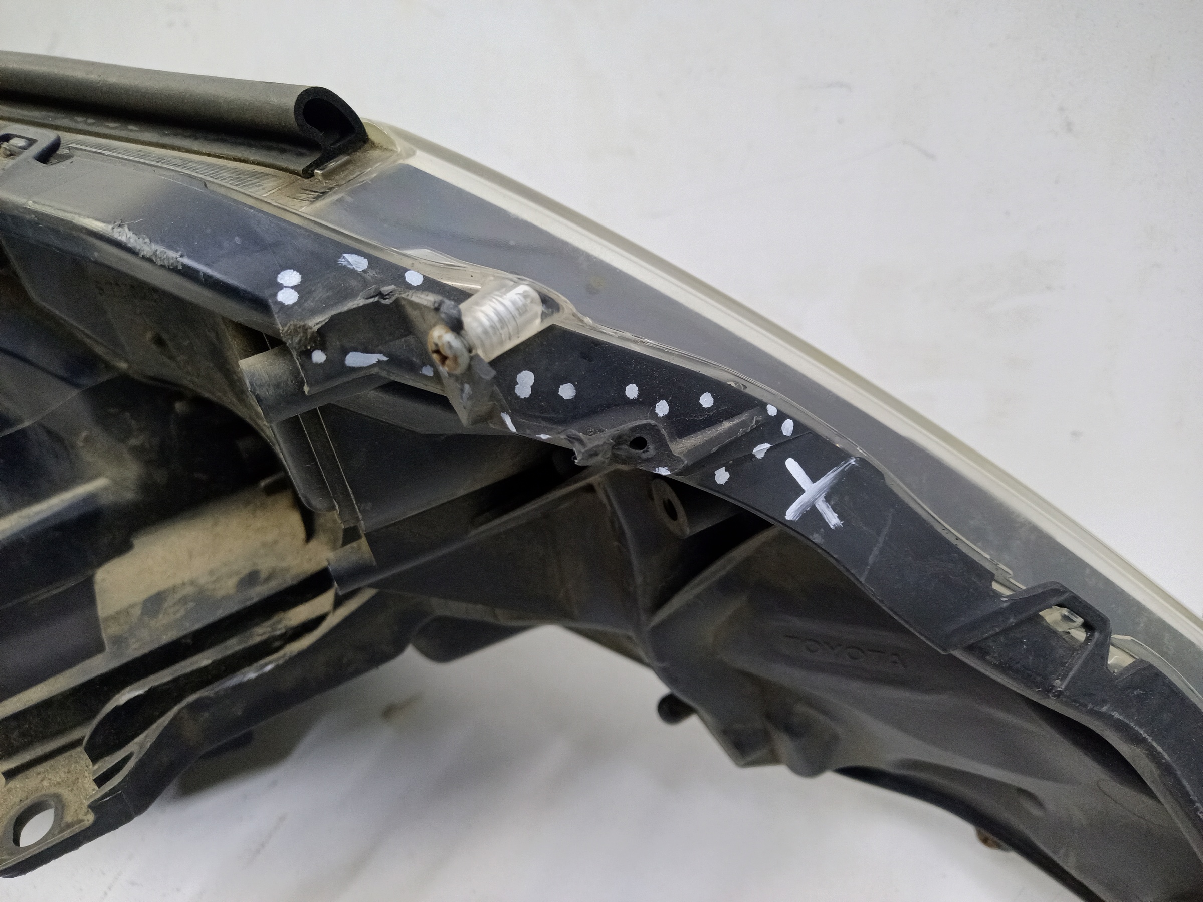 Фара передняя левая Toyota RAV4 CA40 ксенон