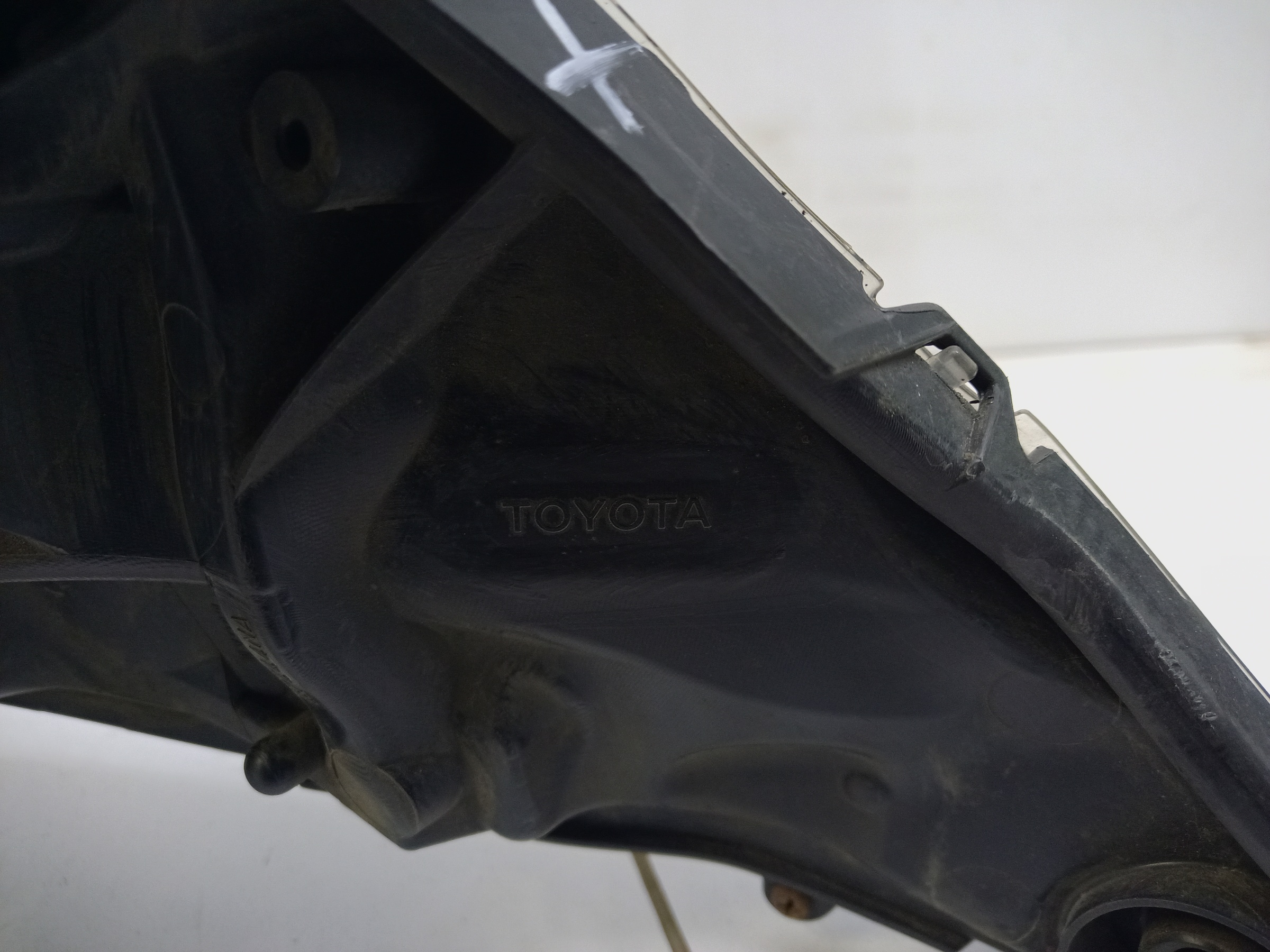 Фара передняя левая Toyota RAV4 CA40 ксенон