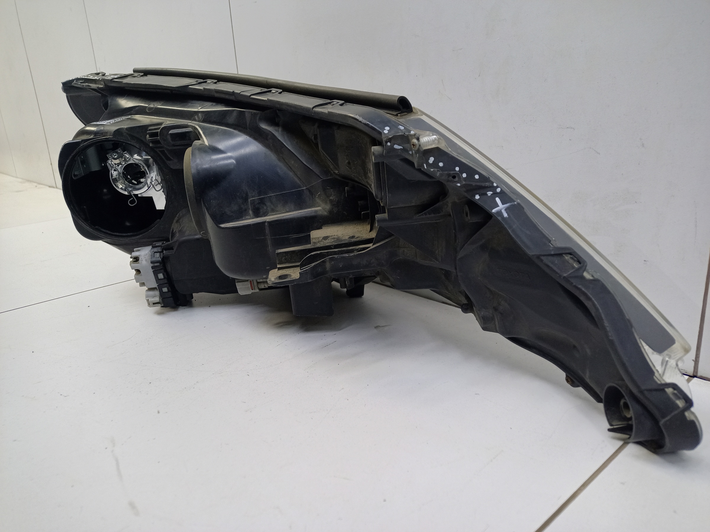 Фара передняя левая Toyota RAV4 CA40 ксенон