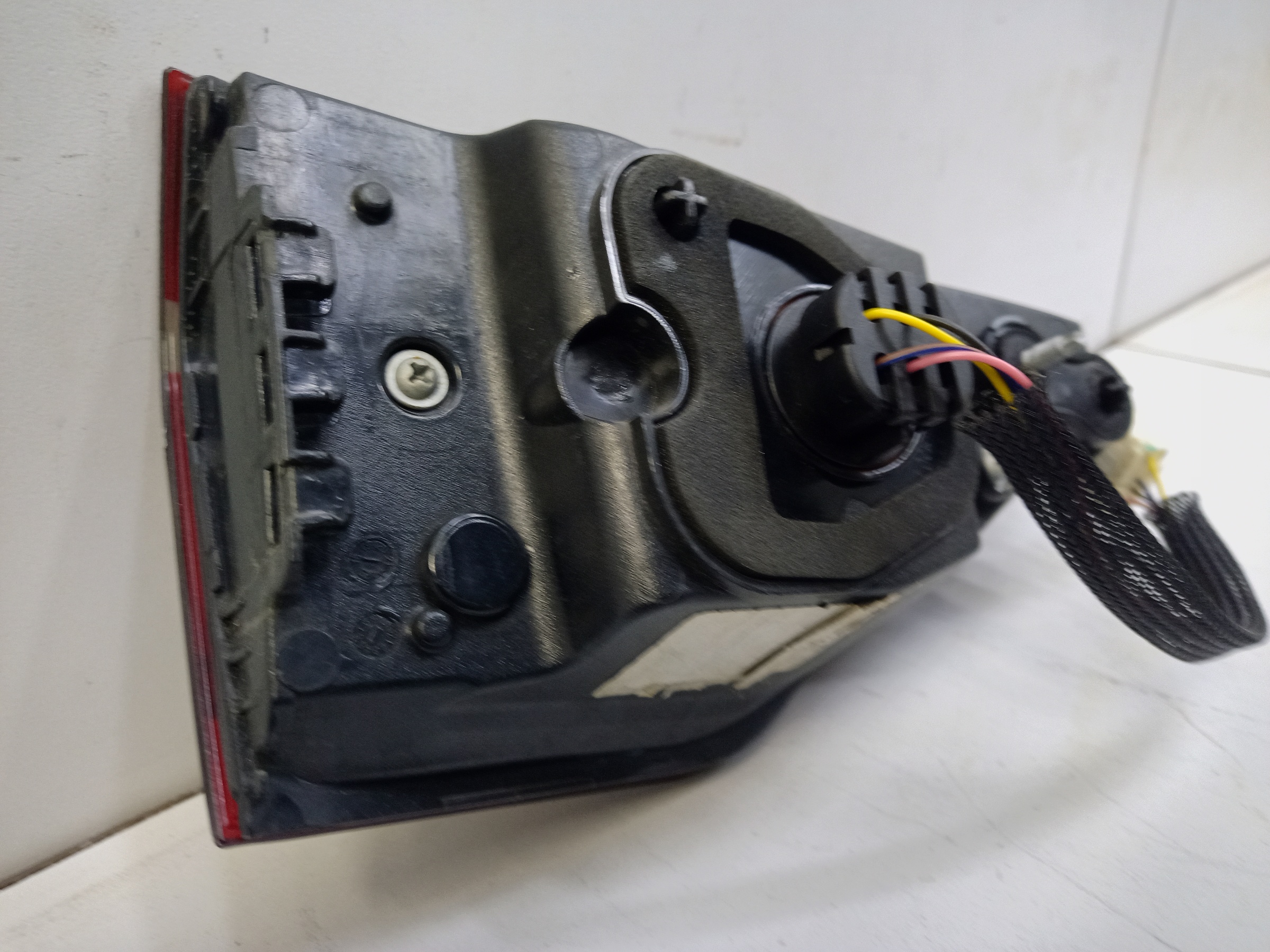 Фонарь задний правый внутренний Geely Tugella LED