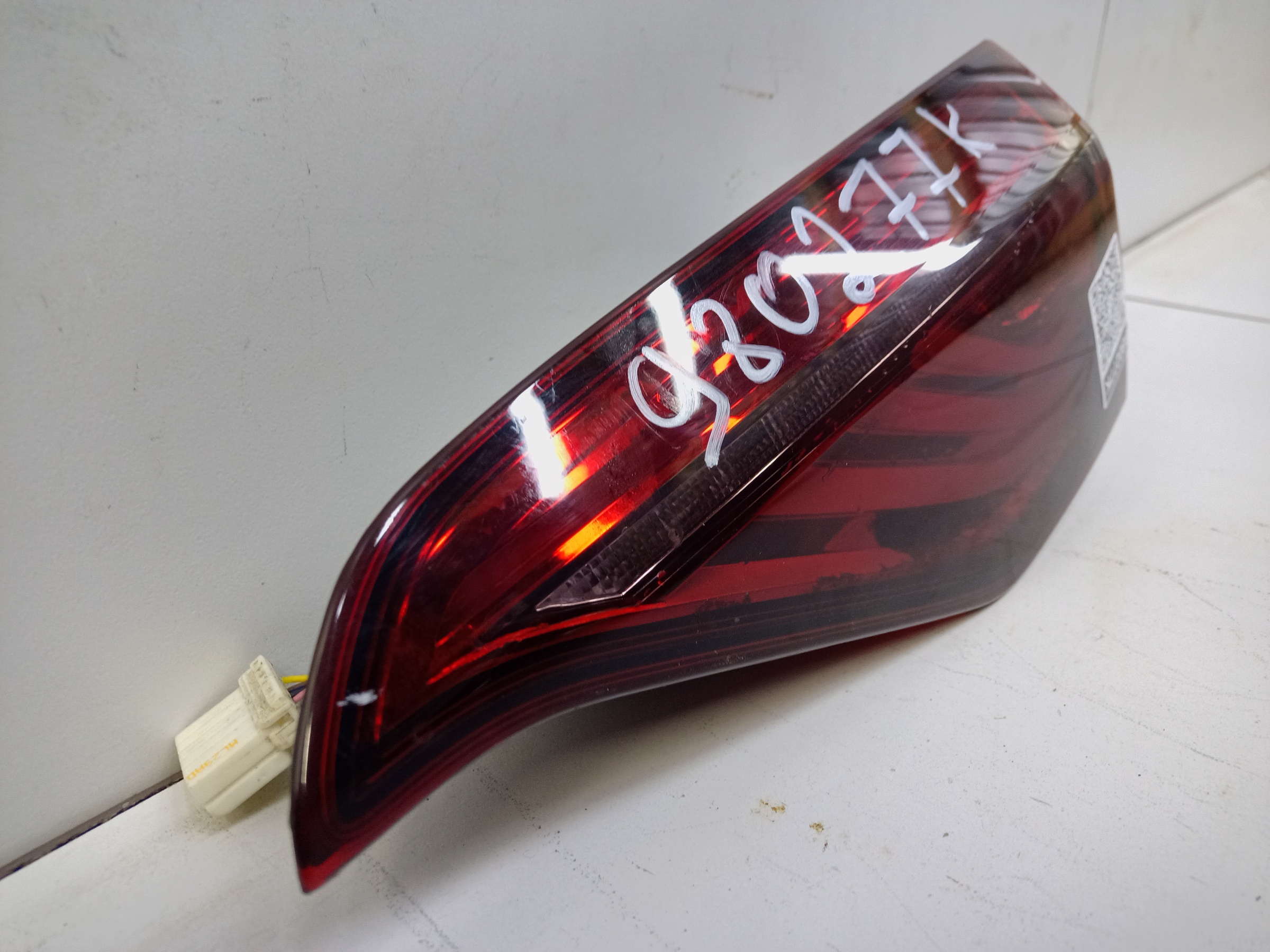 Фонарь задний правый внутренний Geely Tugella LED