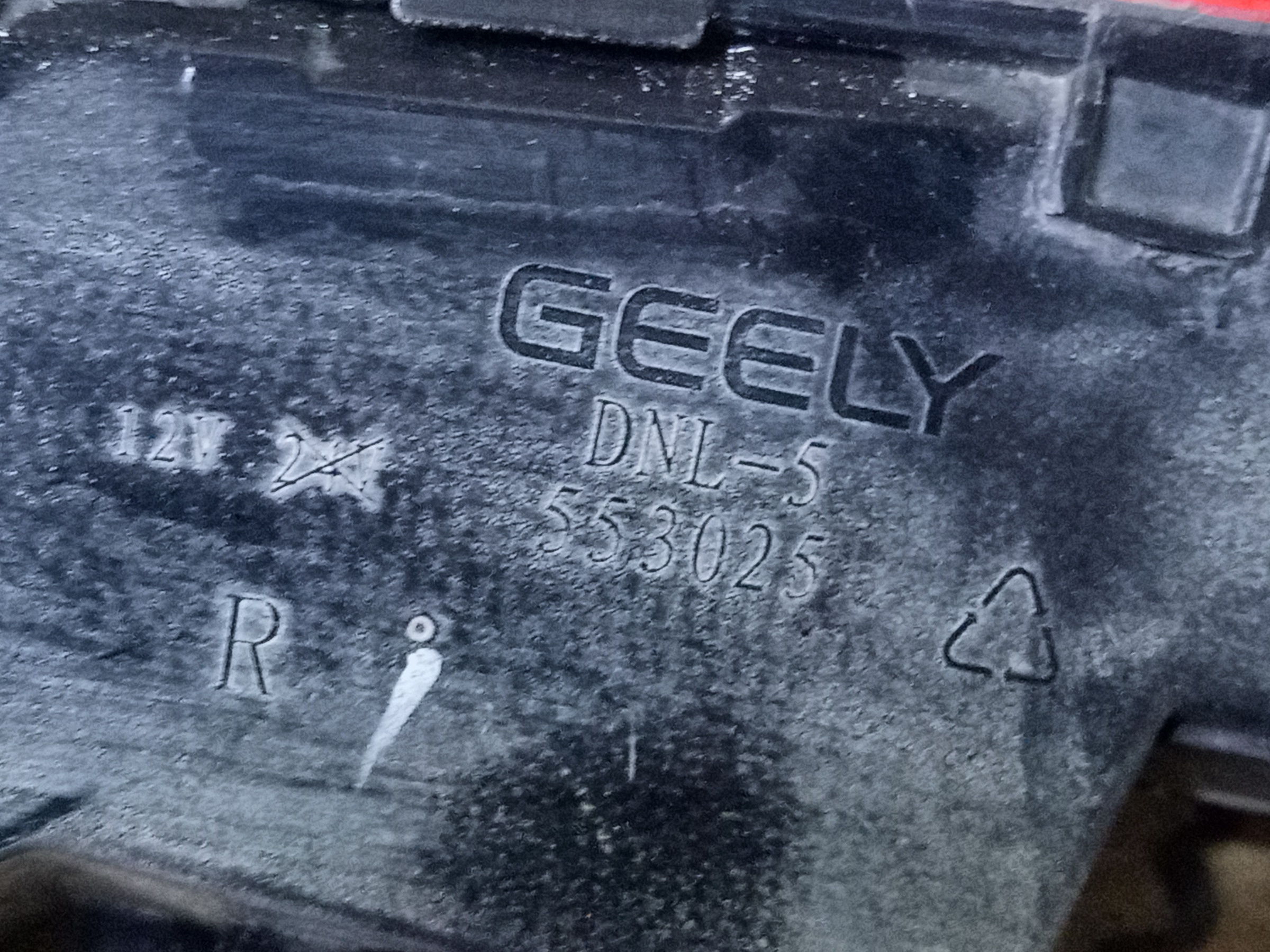 Фонарь задний правый внутренний Geely Tugella LED