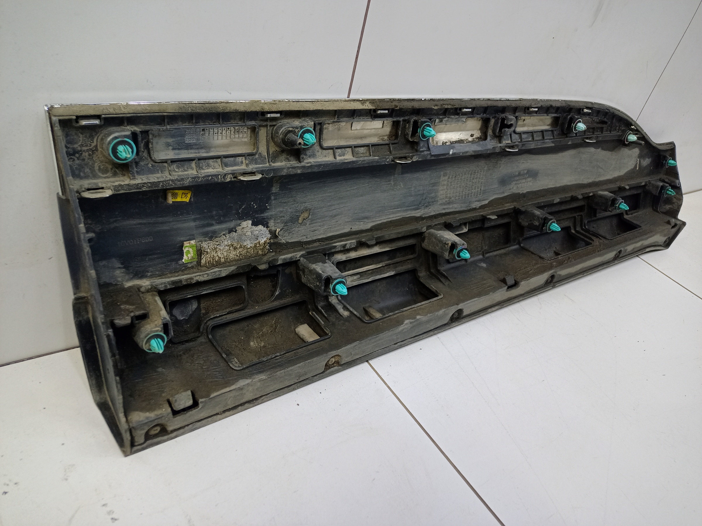 Накладка двери передней левой Chery Tiggo 8 Pro