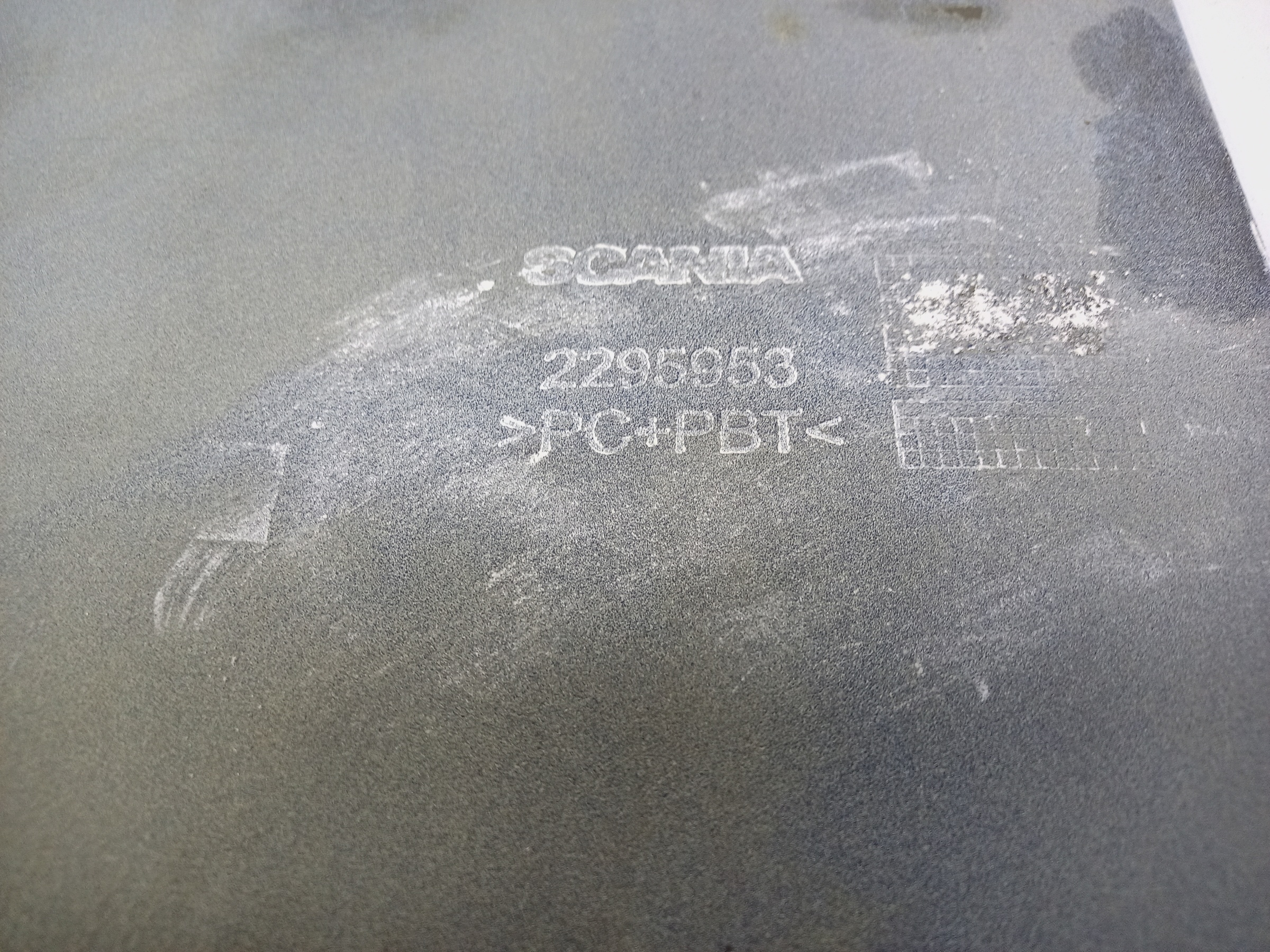 Бампер передний левая часть Scania 6 S Series