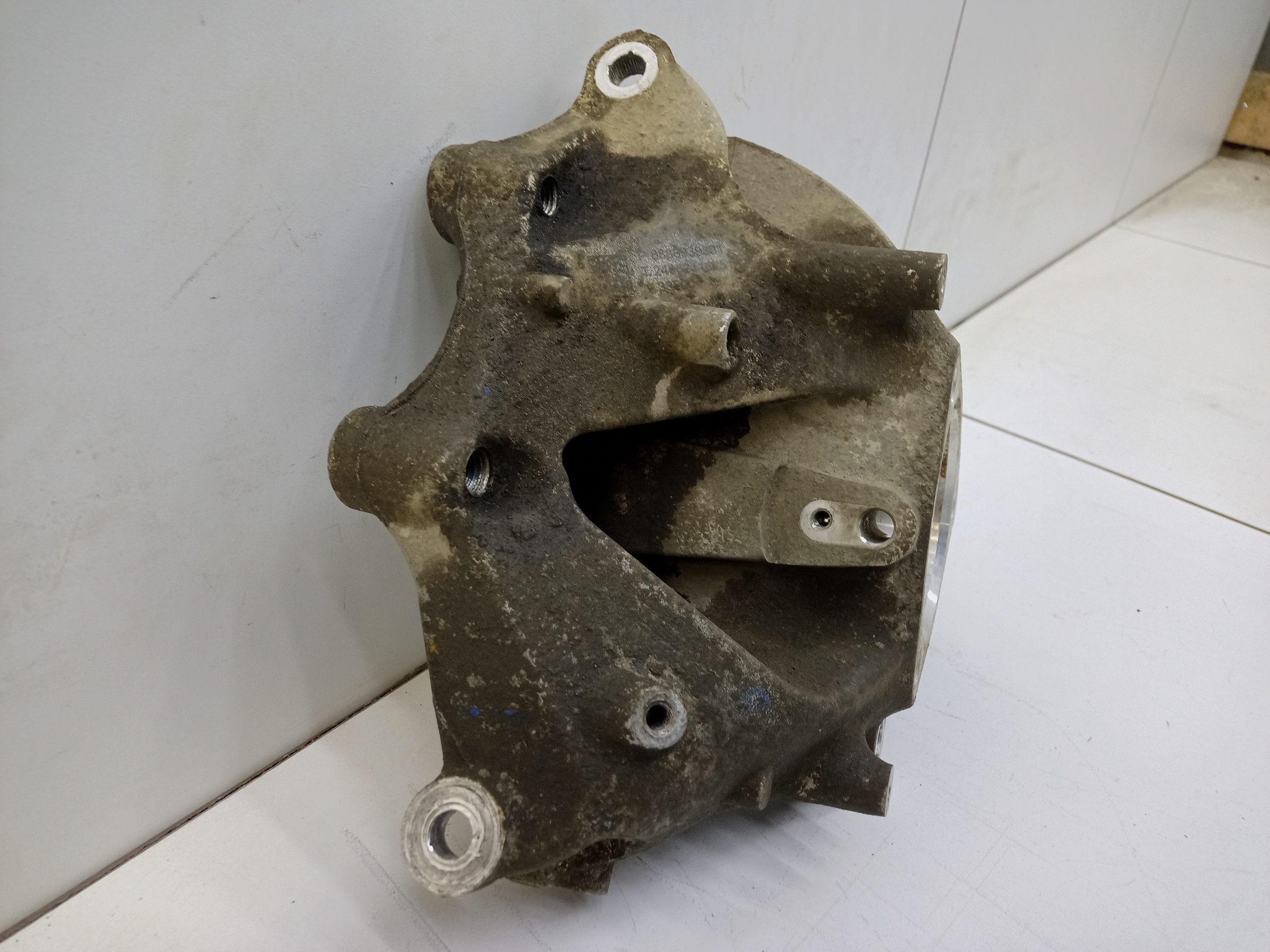 Кулак задний правый Geely Monjaro