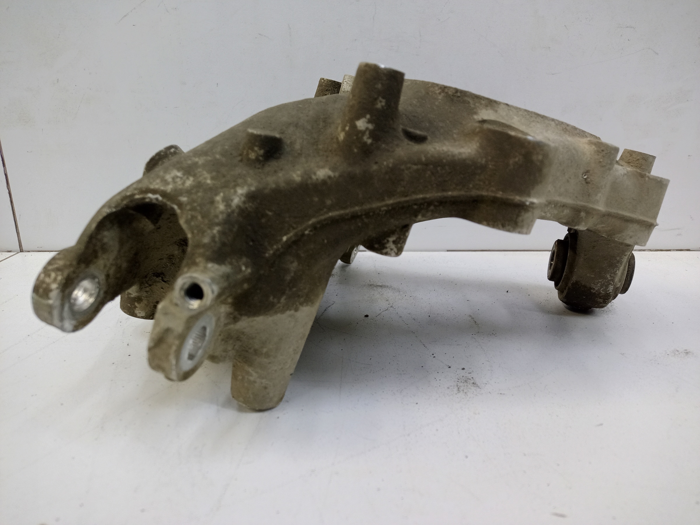 Кулак задний правый Geely Monjaro