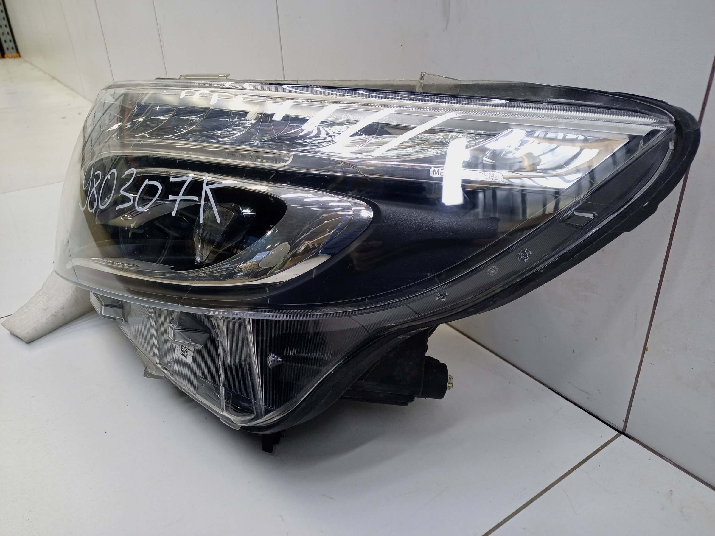 Фара передняя левая Mercedes Benz Vito W447 LED