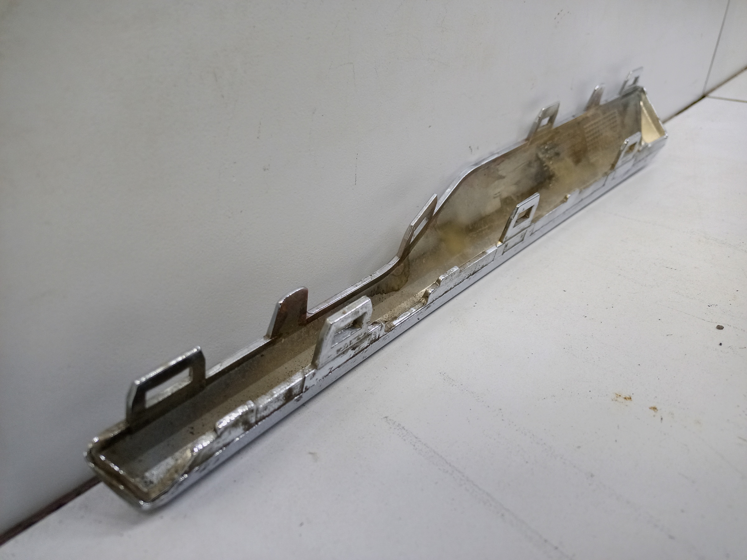 Накладка хром переднего бампера левая Jetour X70 Plus Restail