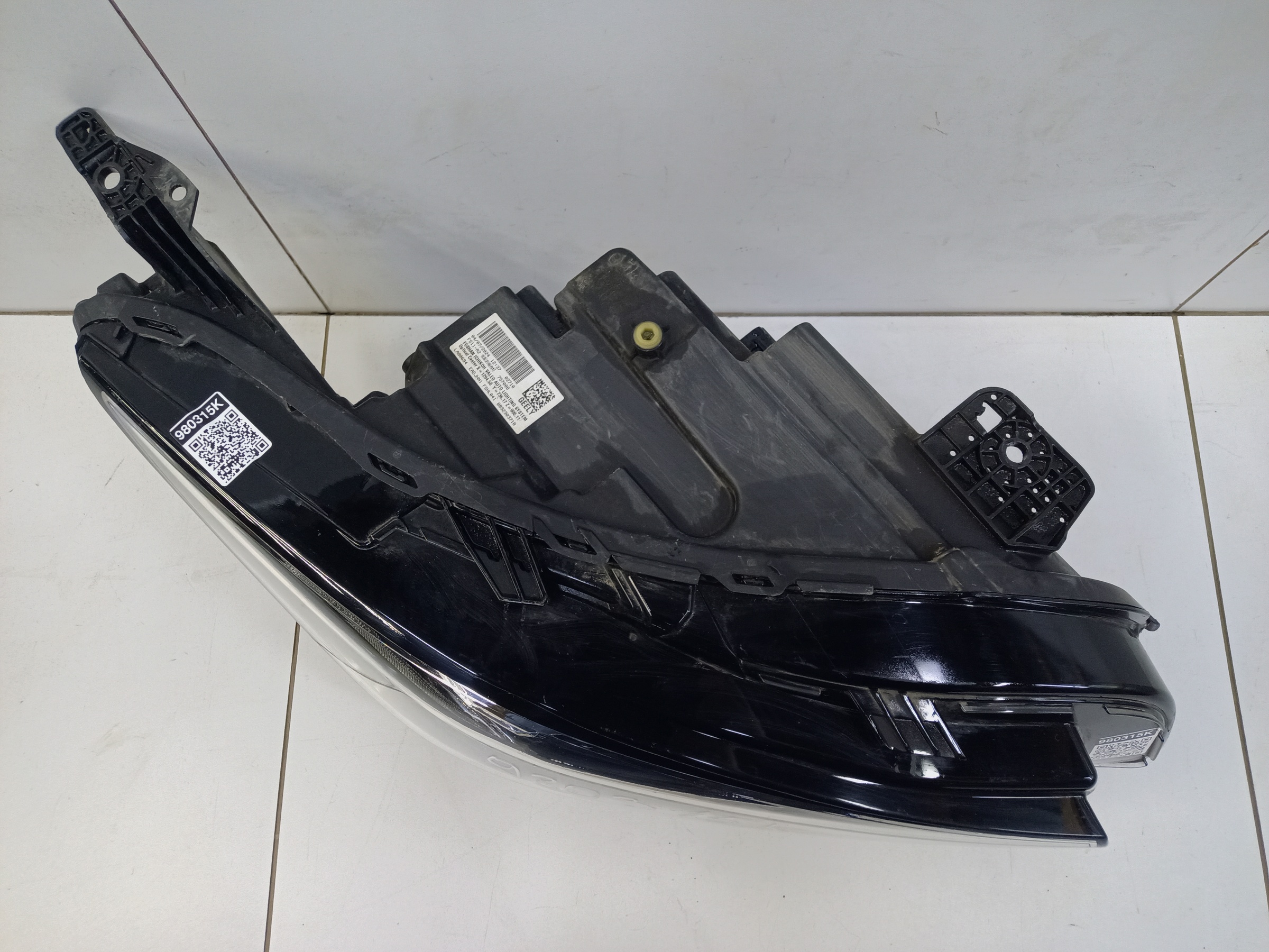 Фара передняя правая Geely Preface LED