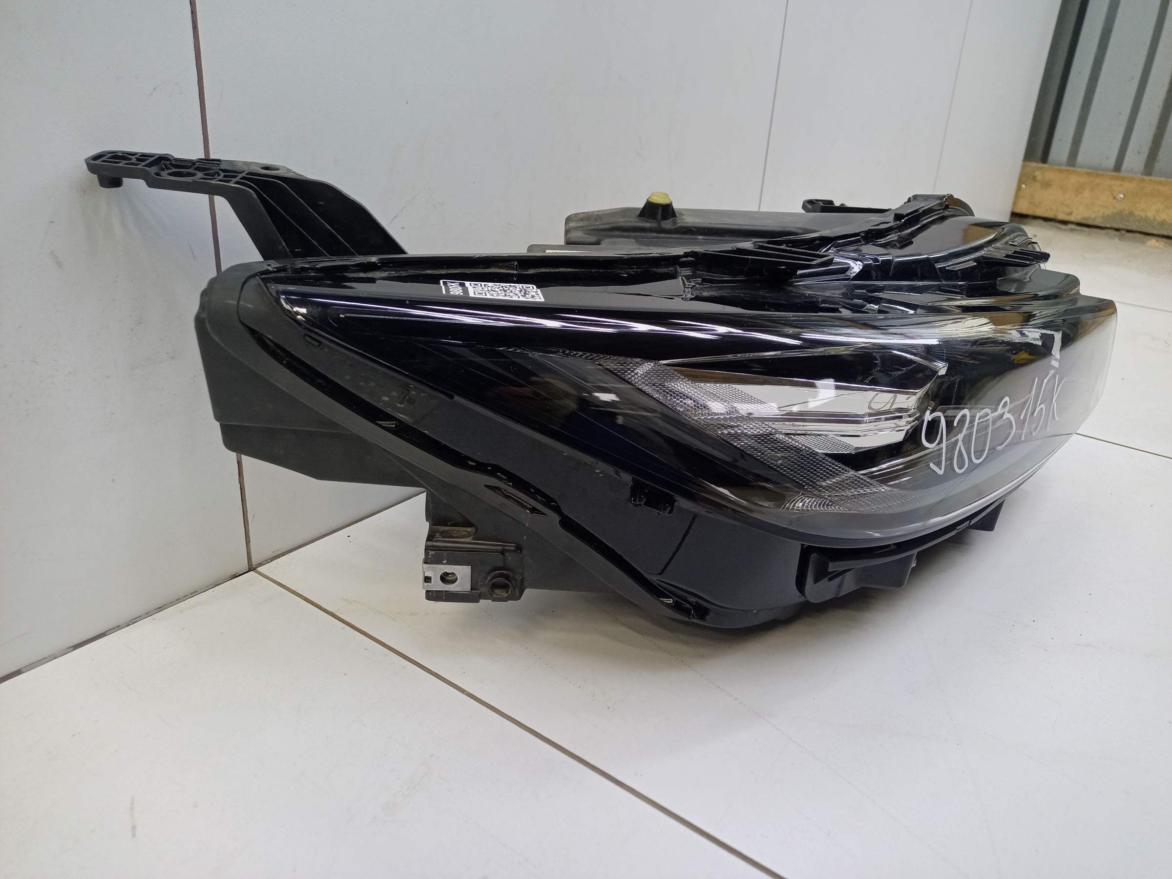 Фара передняя правая Geely Preface LED