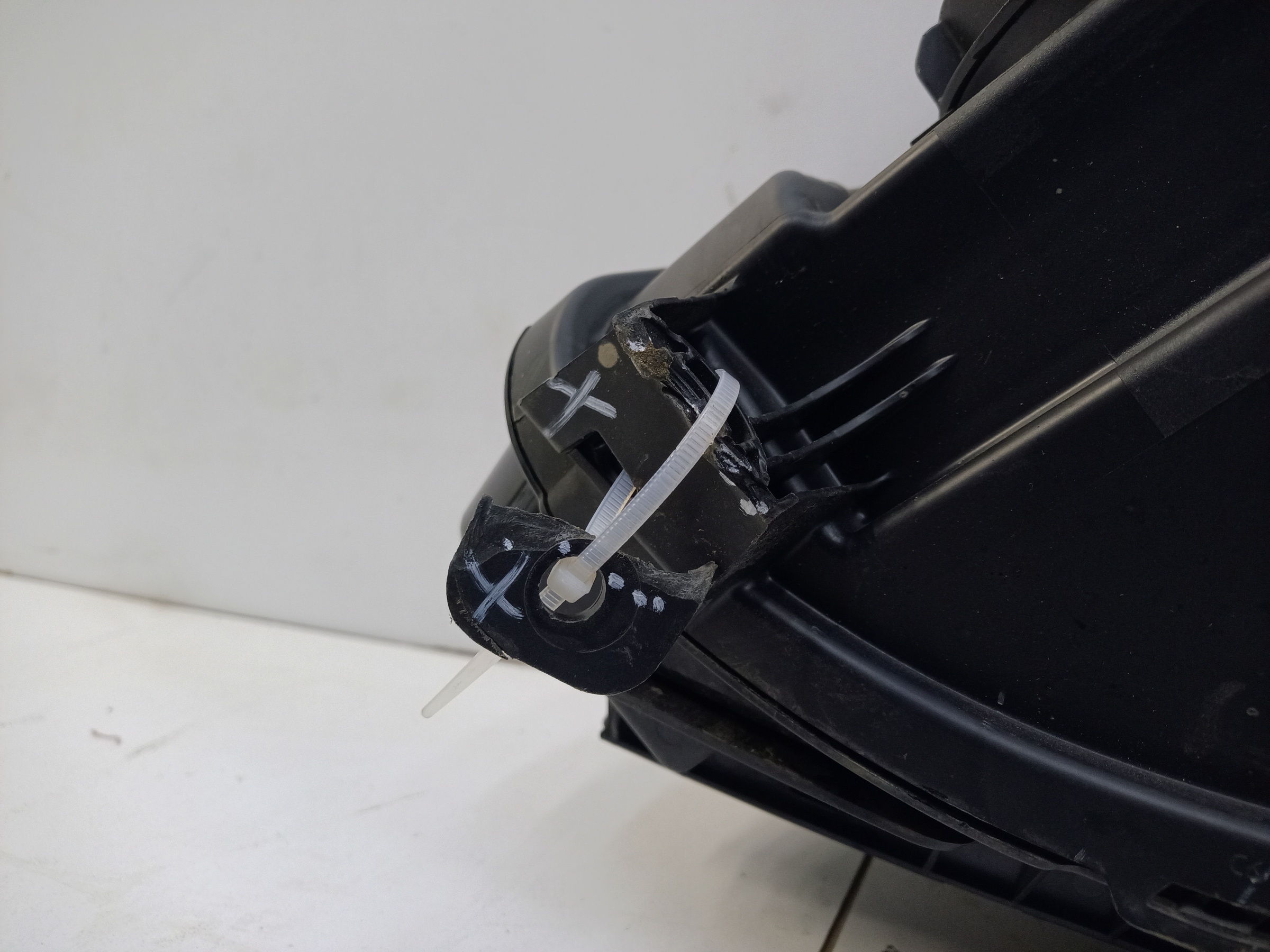 Фара передняя правая Geely Preface LED