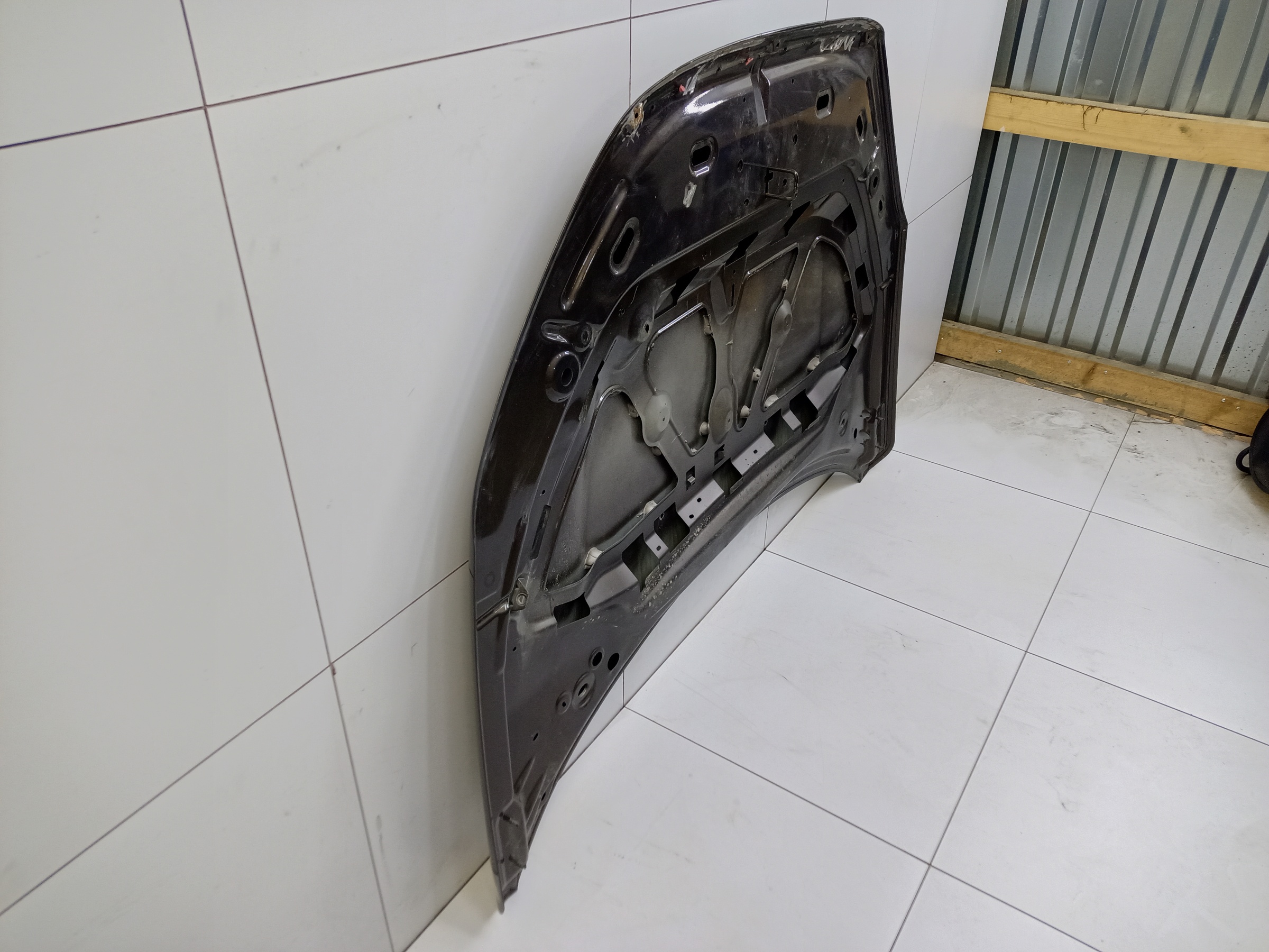 Капот Lada Vesta