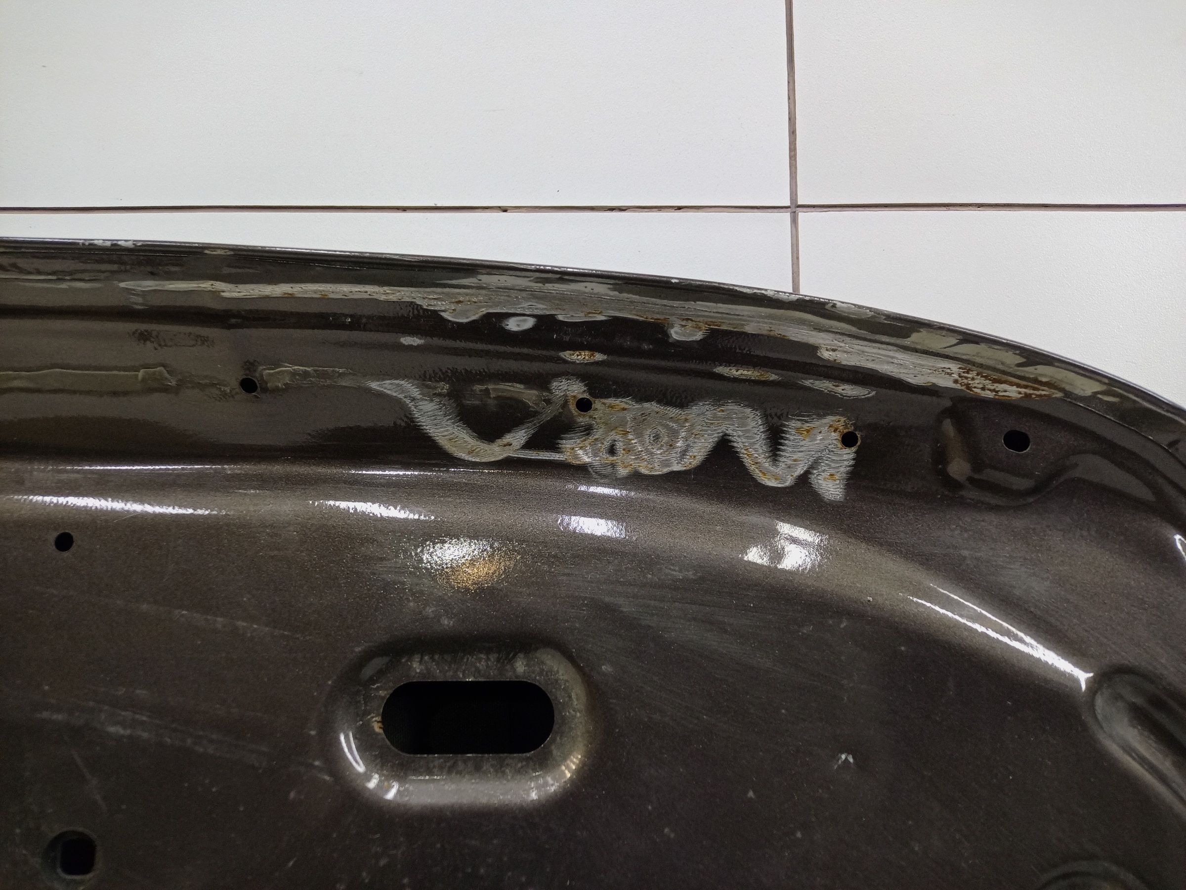 Капот Lada Vesta