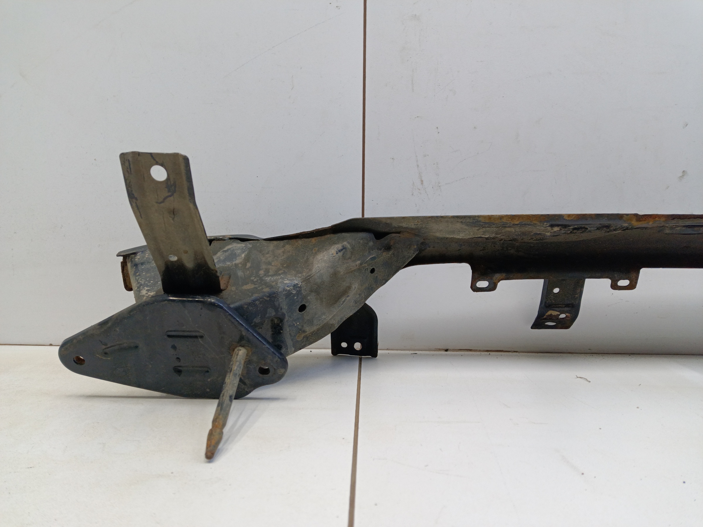 Усилитель заднего бампера Hyundai Creta 1