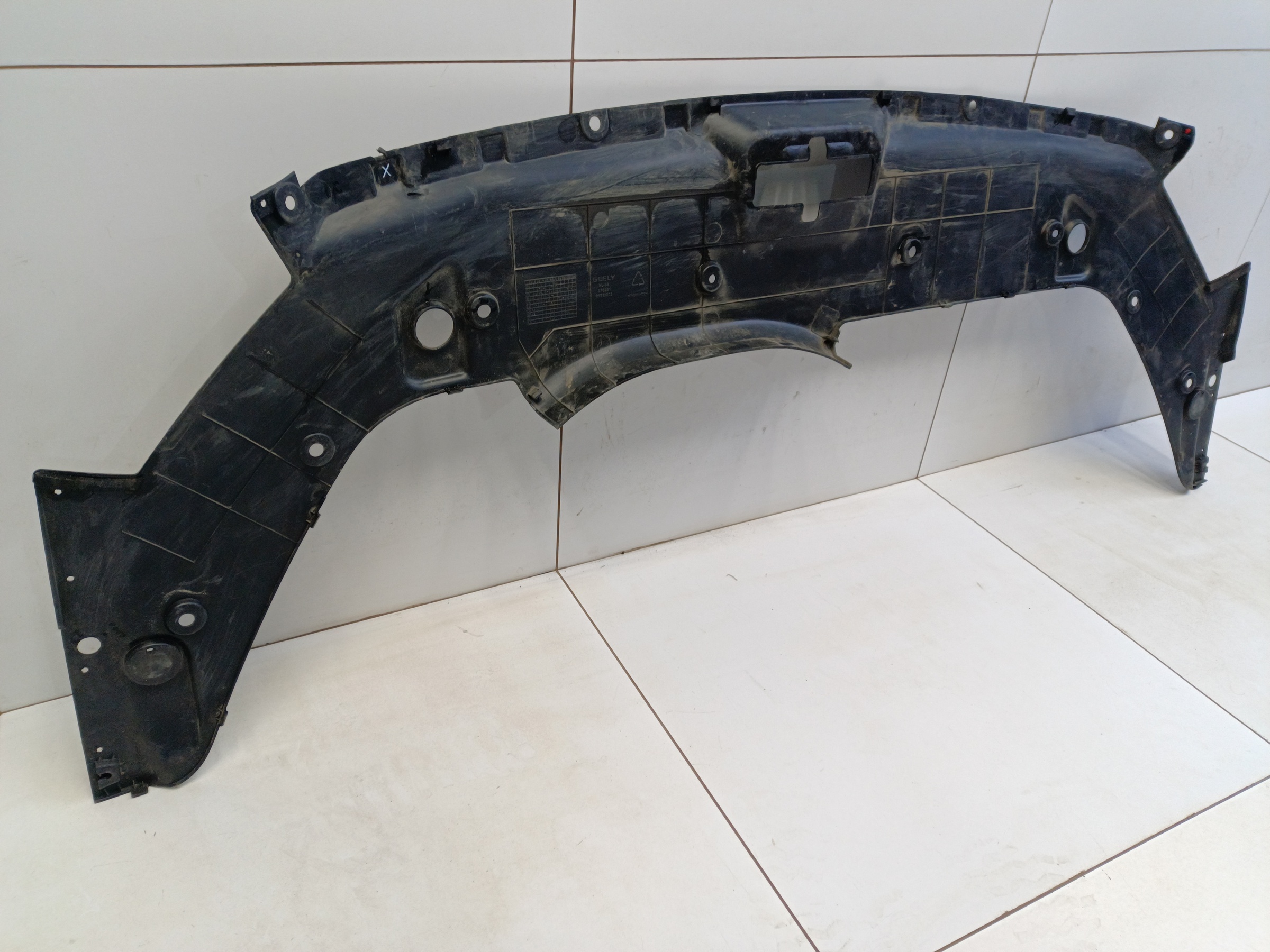 Накладка передней панели Geely Atlas Pro