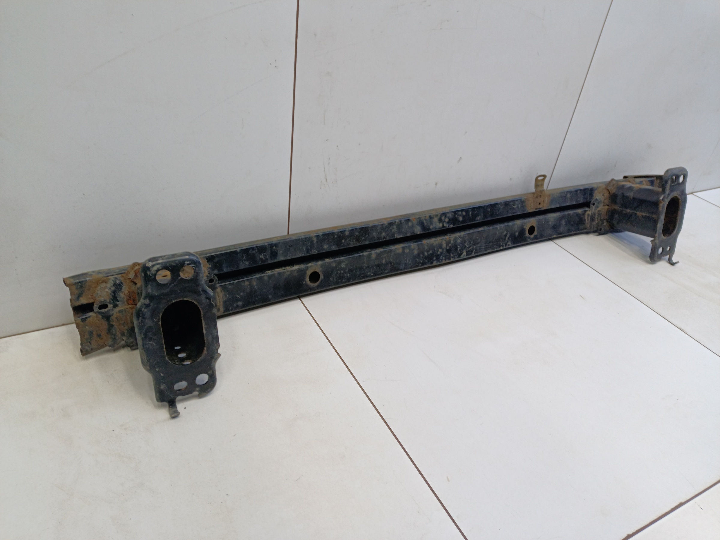 Усилитель переднего бампера Toyota RAV4 CA40