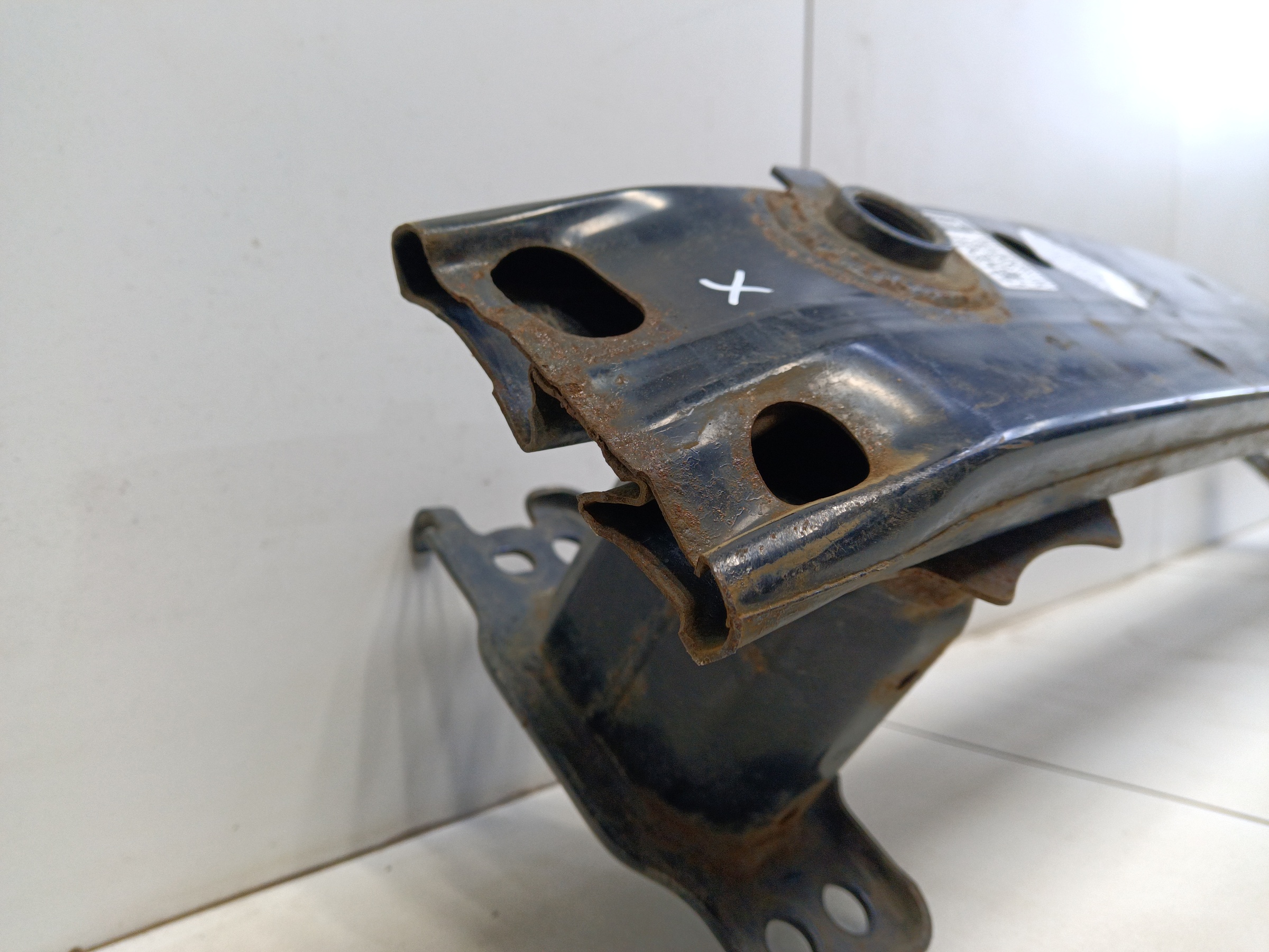 Усилитель переднего бампера Toyota RAV4 CA40