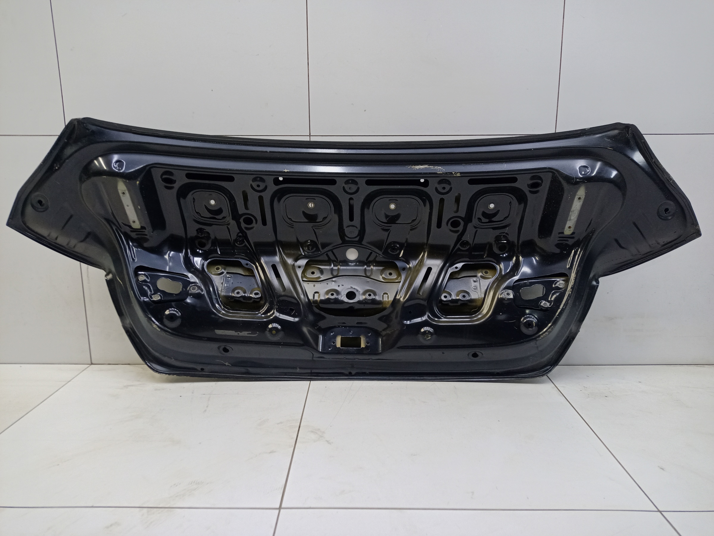 Крышка багажника Hyundai Elantra 7 под камеру